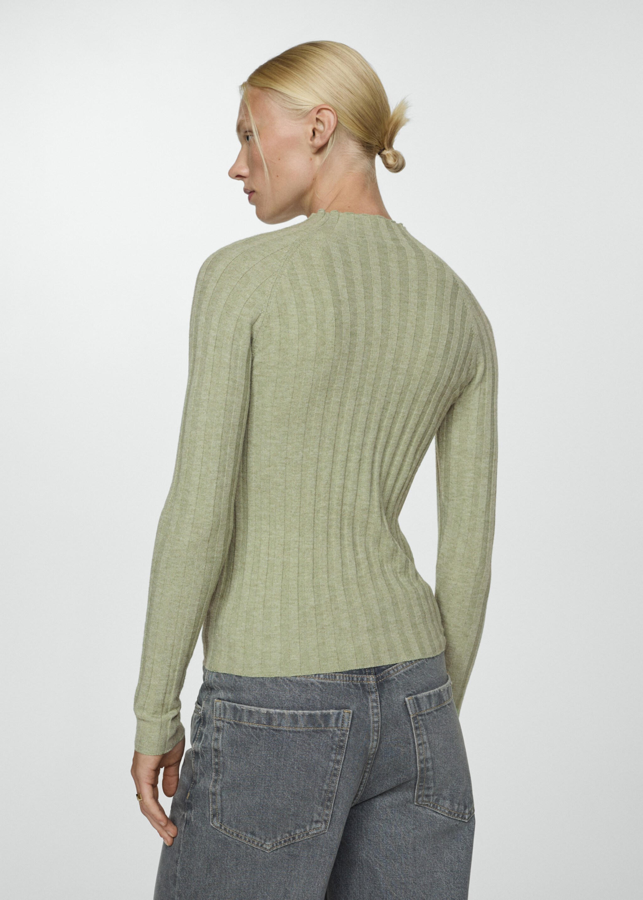 Pulover cu striații și guler perkins - Spatele articolului, Verde pastel. Ref: 77015651-00.