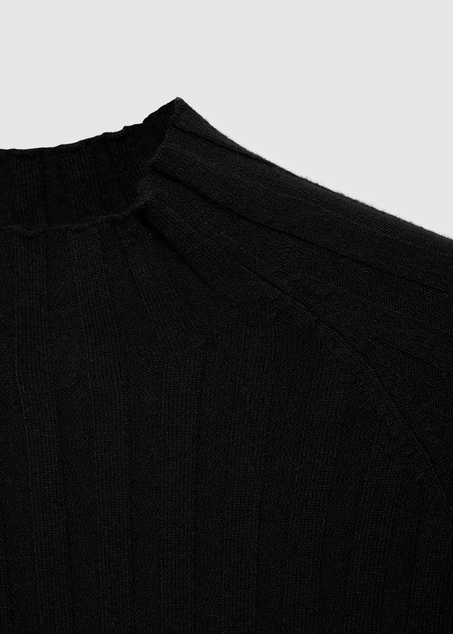 Gerippter Pullover mit halbhohem Kragen - Detail des Artikels 8