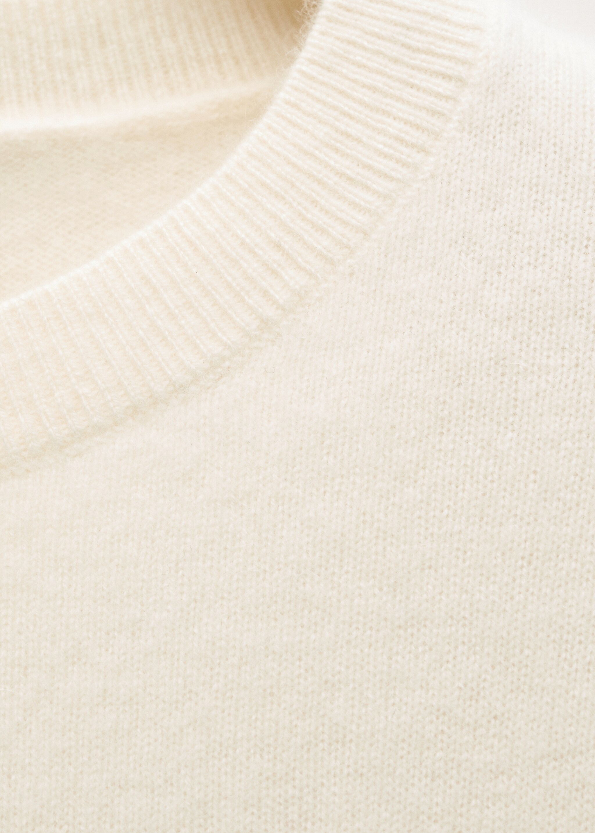 100% cashmere sweater - Details of the article 8, Ecru. Ref: 77015655-00.