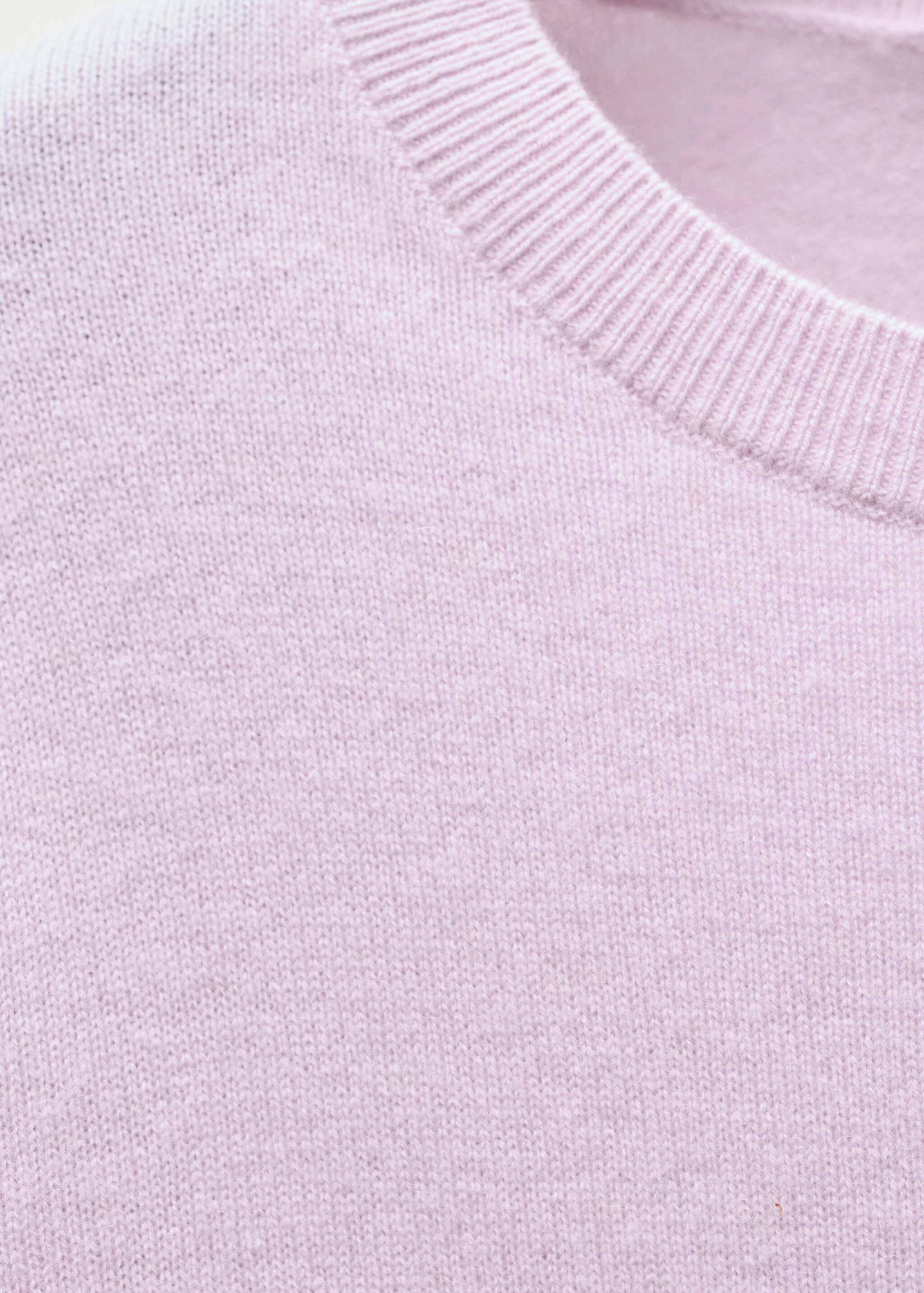 100% cashmere sweater - Details of the article 8, Light/Pastel Purple. Ref: 77015655-00.