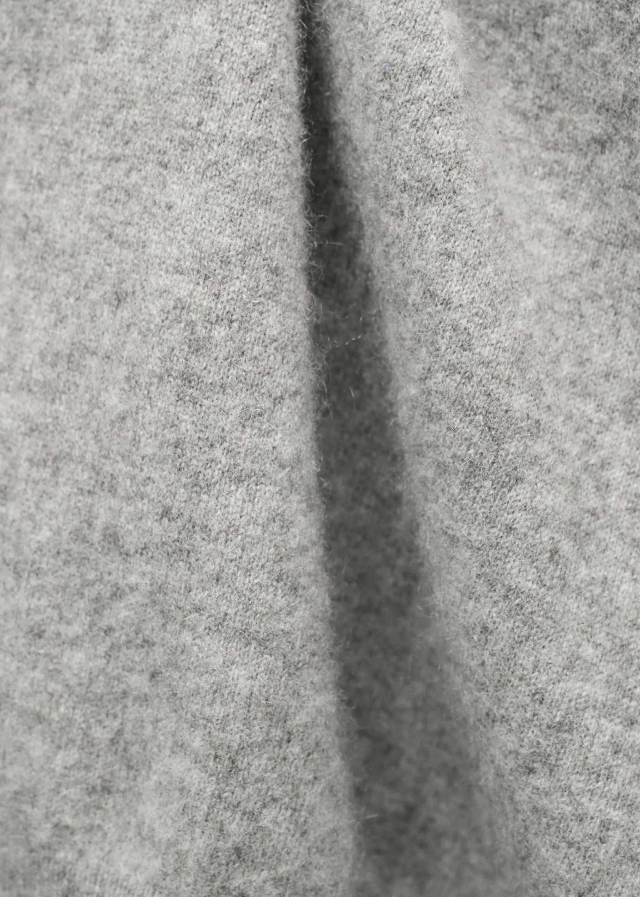 Svetr ze 100% kašmíru - Detail zboží 0, Středně šedá vigore. Ref: 77015655-00.