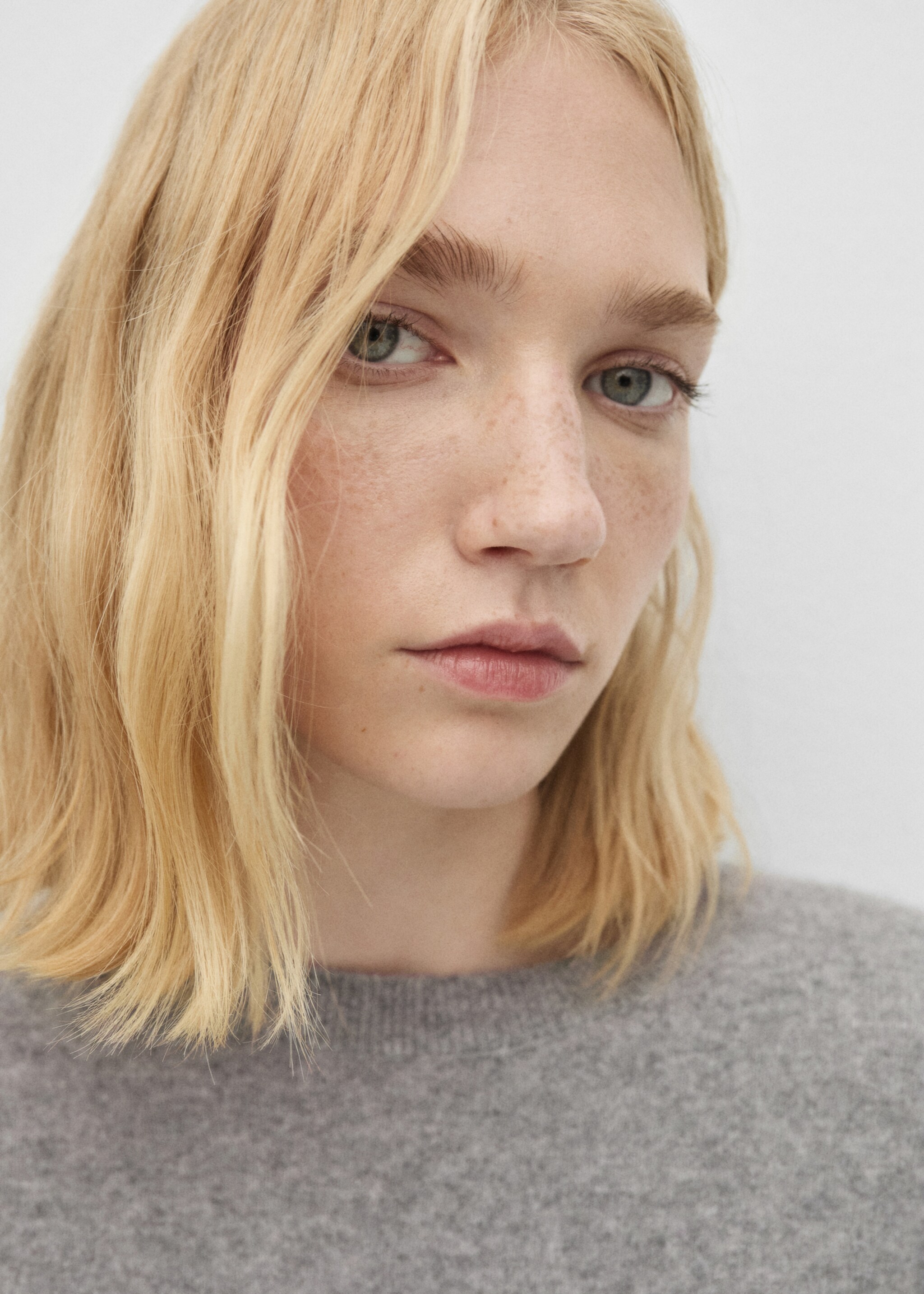 Svetr ze 100% kašmíru - Detail zboží 1, Středně šedá vigore. Ref: 77015655-00.