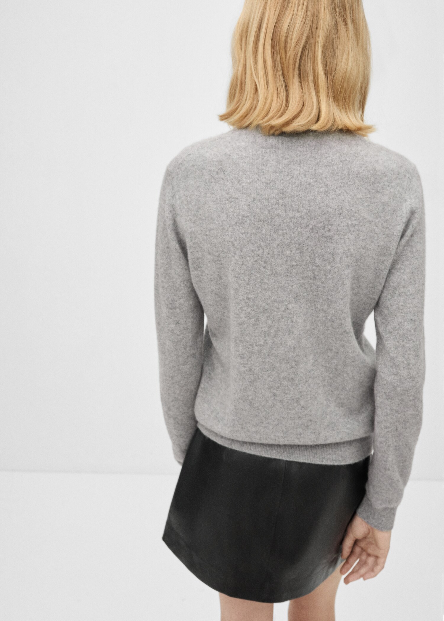 100% cashmere sweater - Reverse of the article
