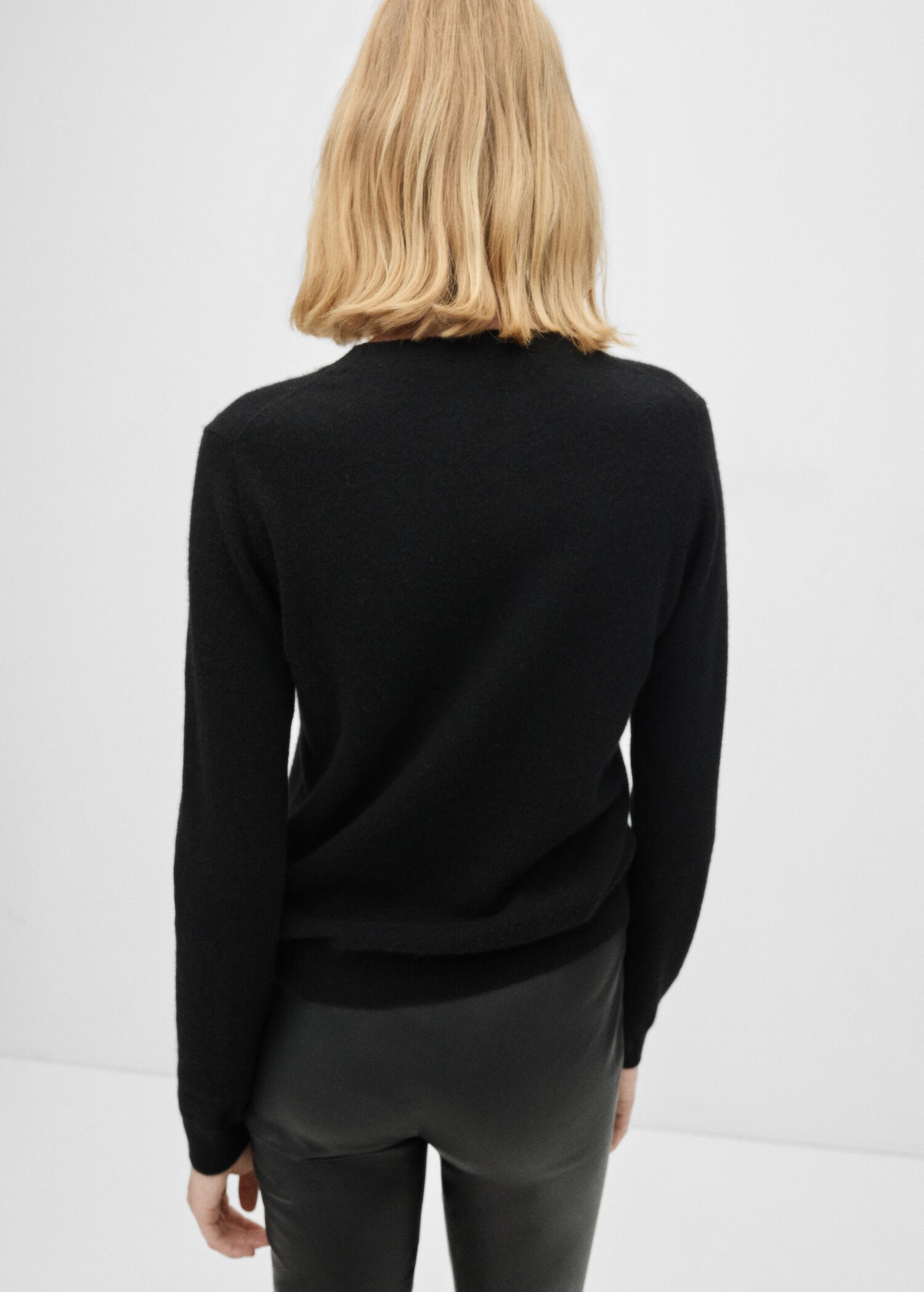 100% cashmere sweater - Reverse of the article
