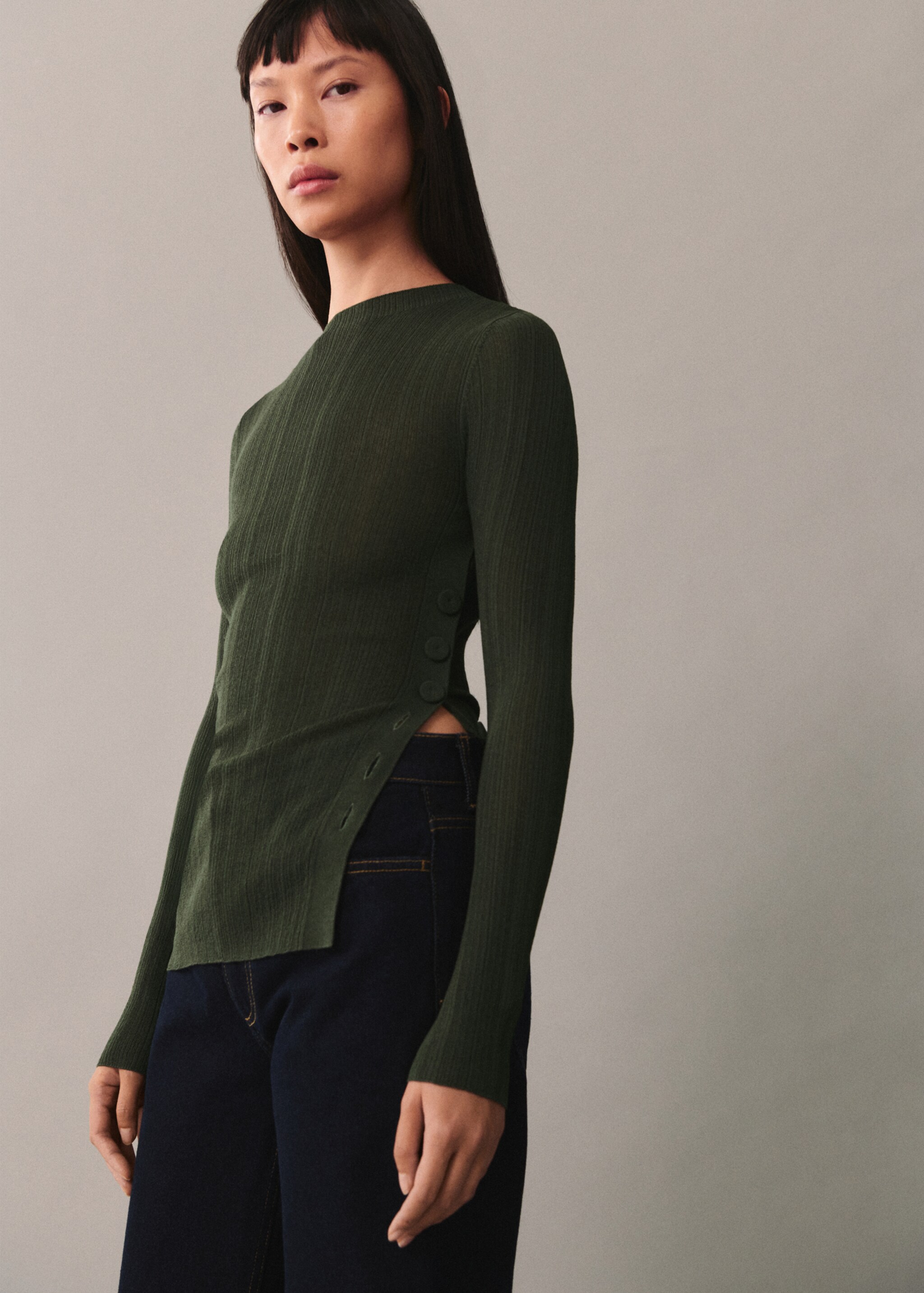 T-shirt semi-transparent boutons - Plan moyen, Vert foncé. Ref: 77015657-00.