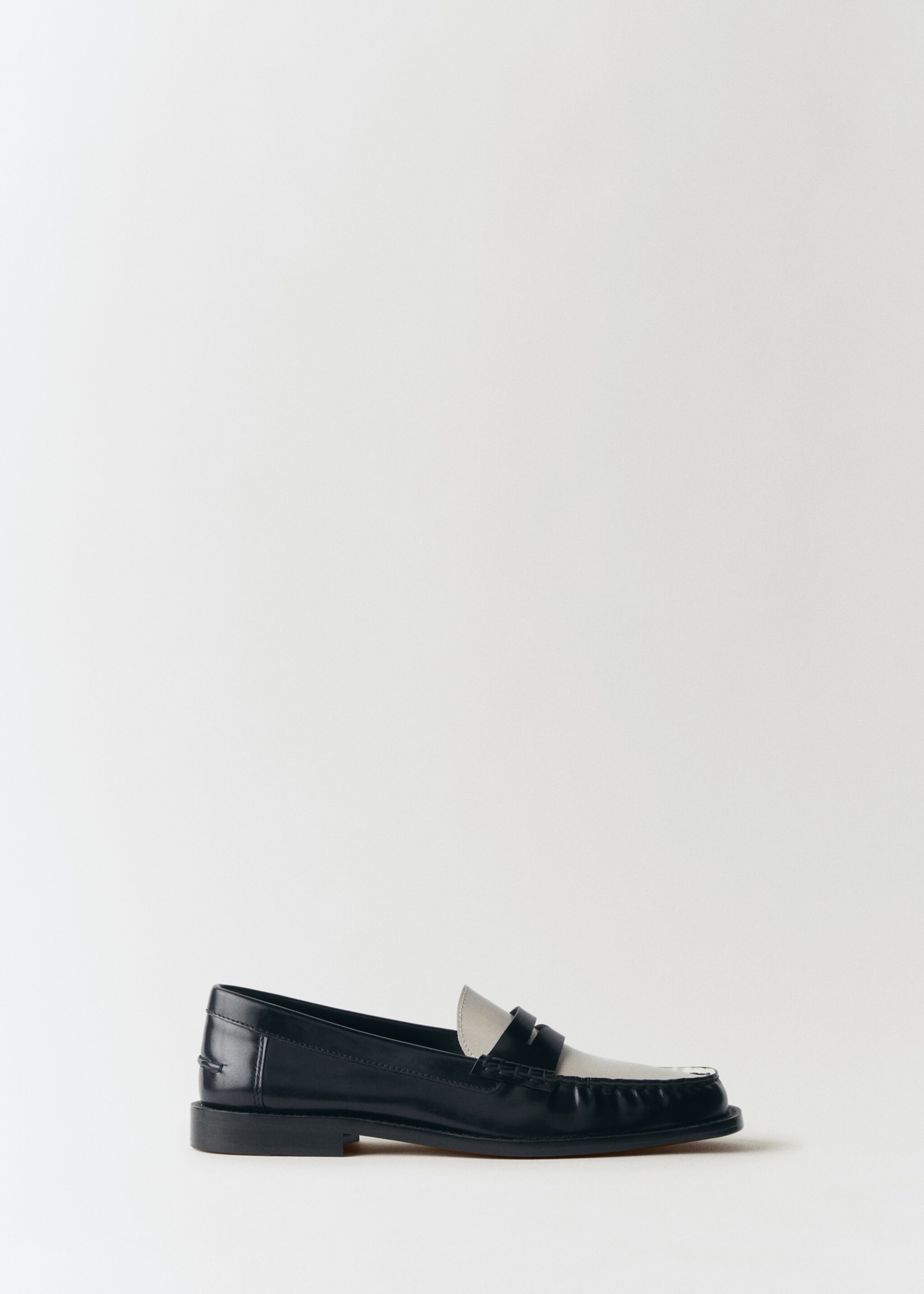 Two-tone leather loafers - Article without model, Black. Ref: 77015666-00.