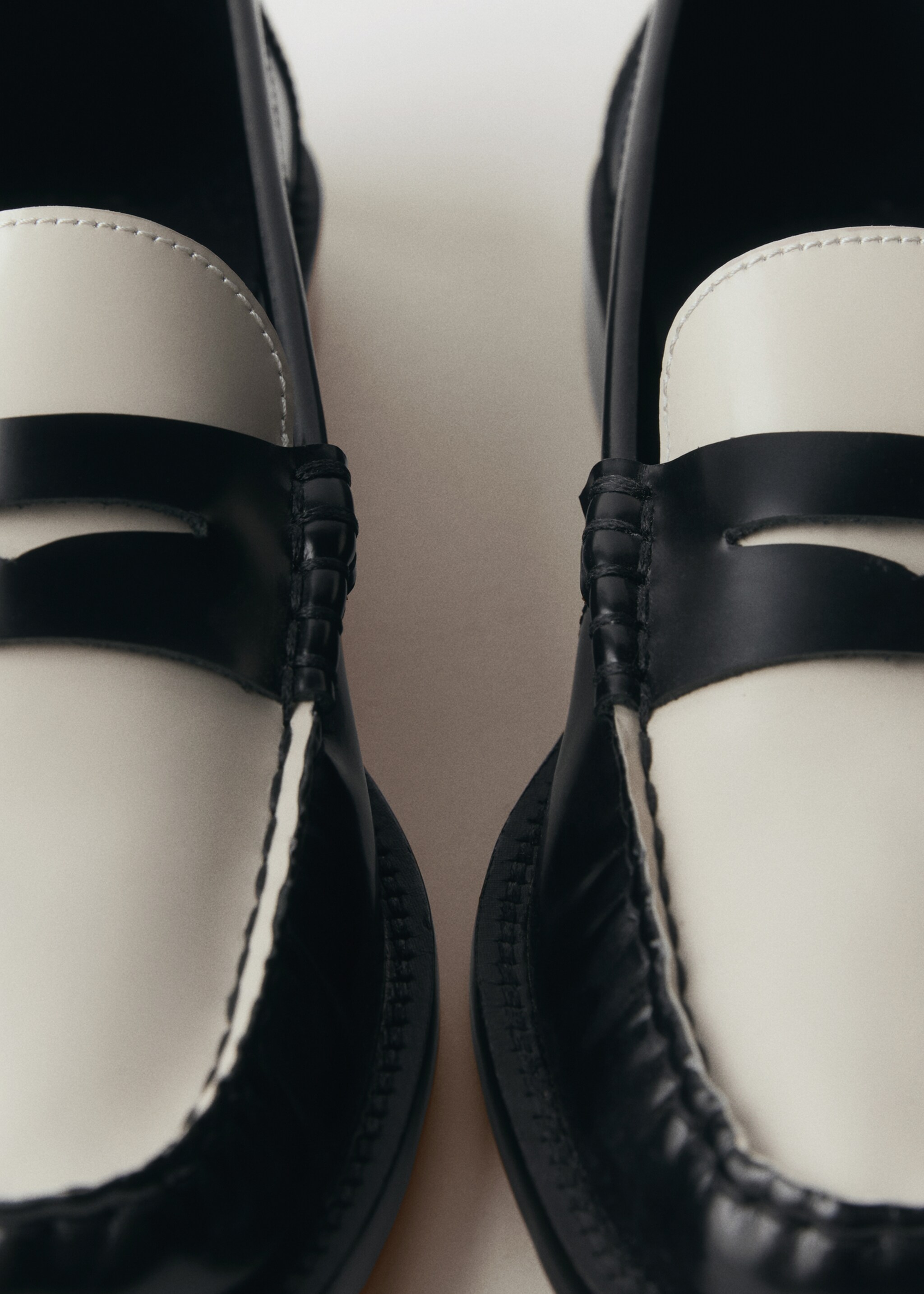 Two-tone leather loafers - Details of the article 2, Black. Ref: 77015666-00.