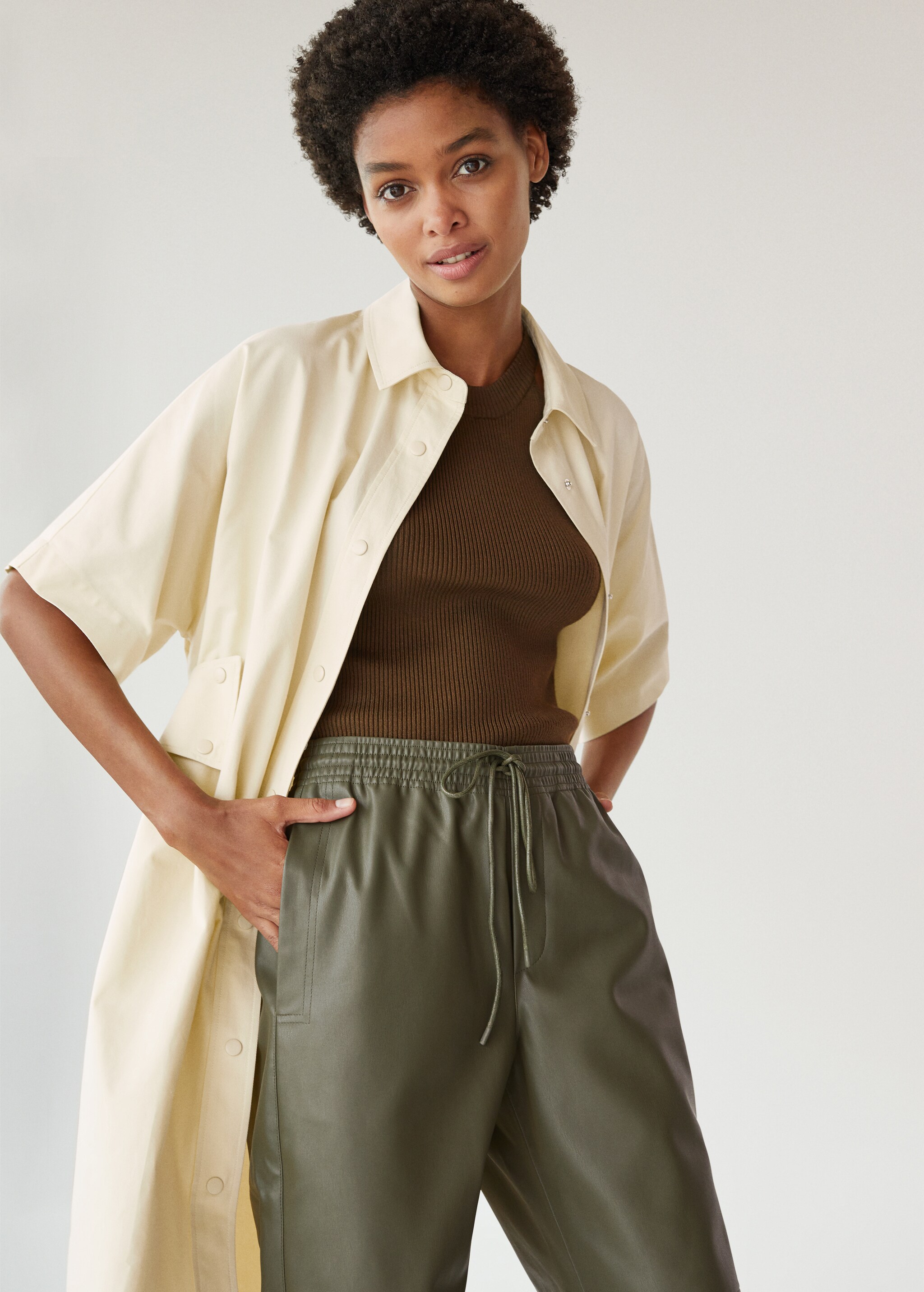 Pantalón cintura elástica efecto piel - Detalle del artículo 1