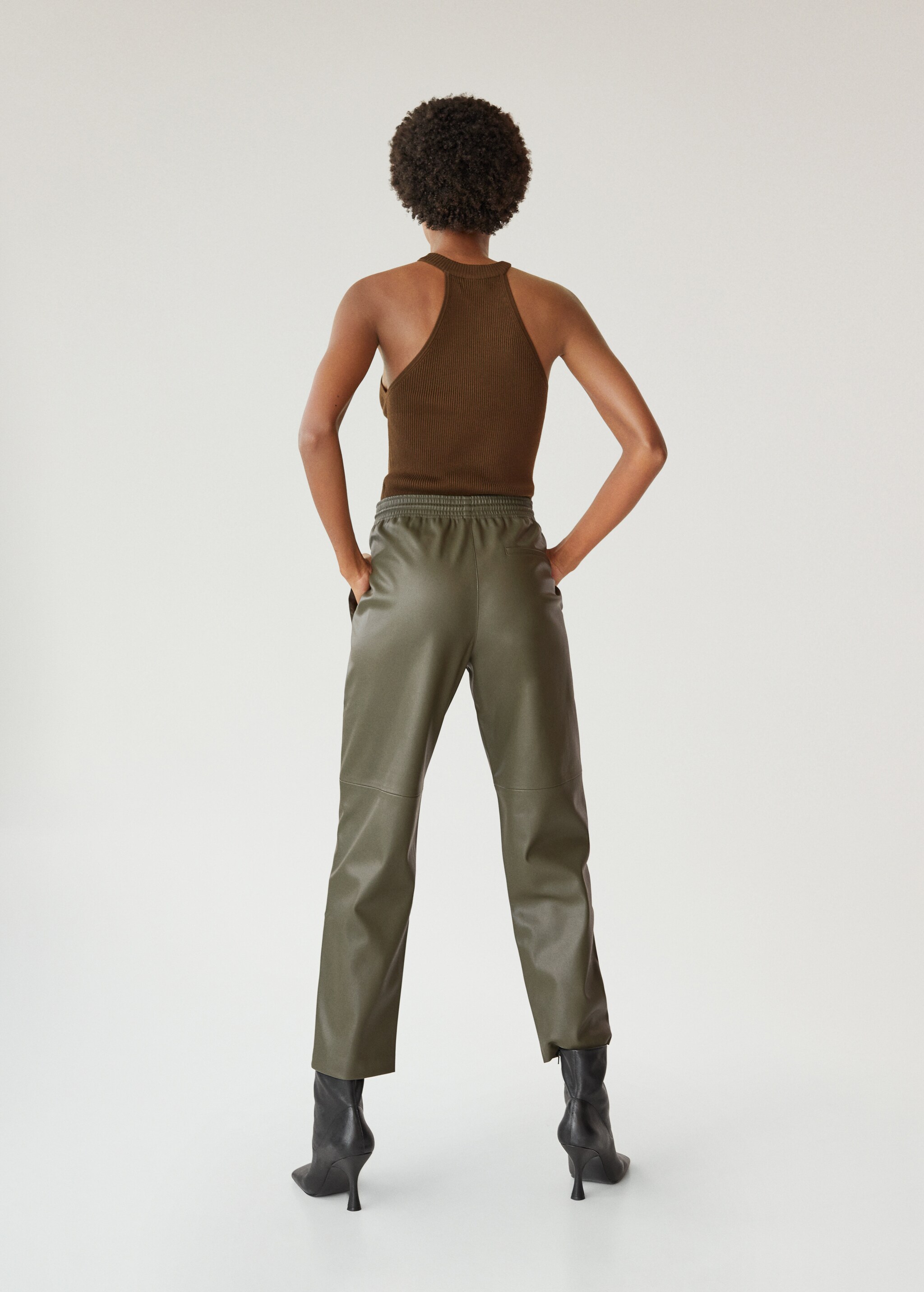 Pantalón cintura elástica efecto piel - Reverso del artículo