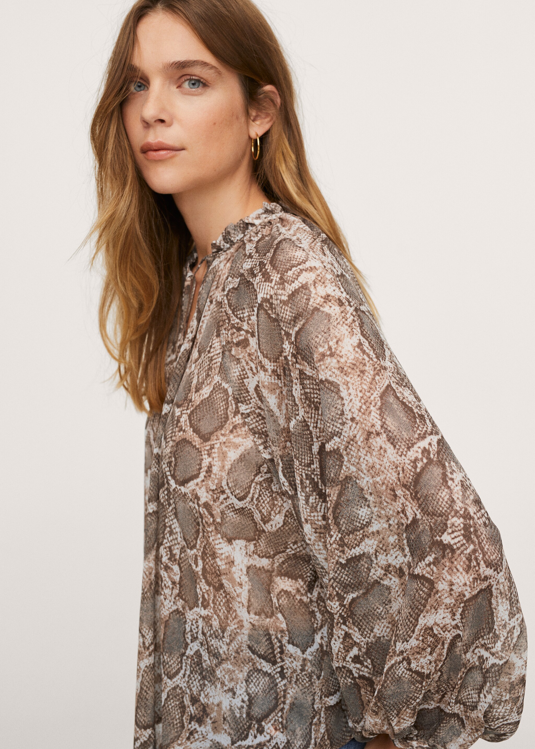 Puffed sleeves blouse - Details of the article 2