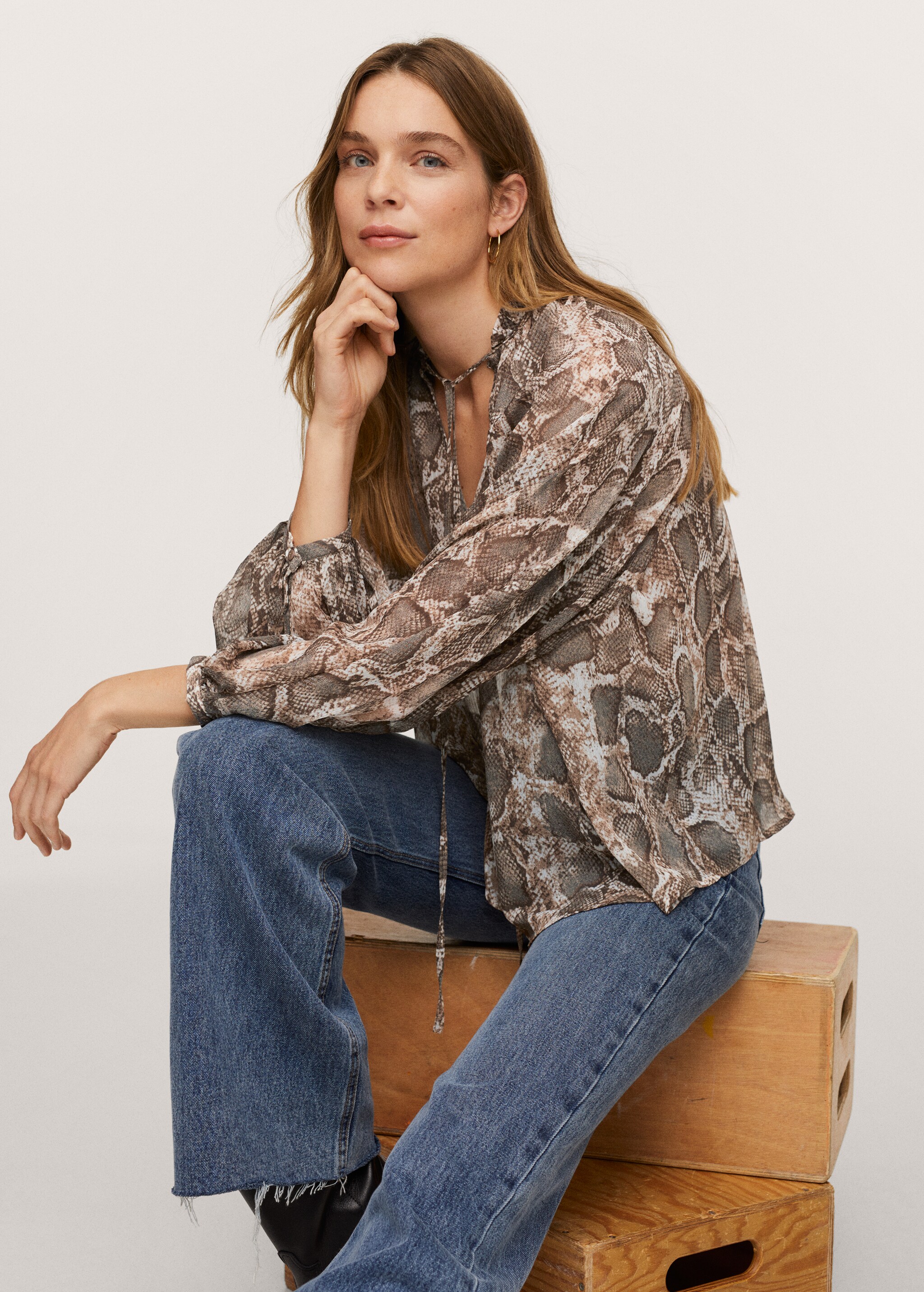 Puffed sleeves blouse - Details of the article 3