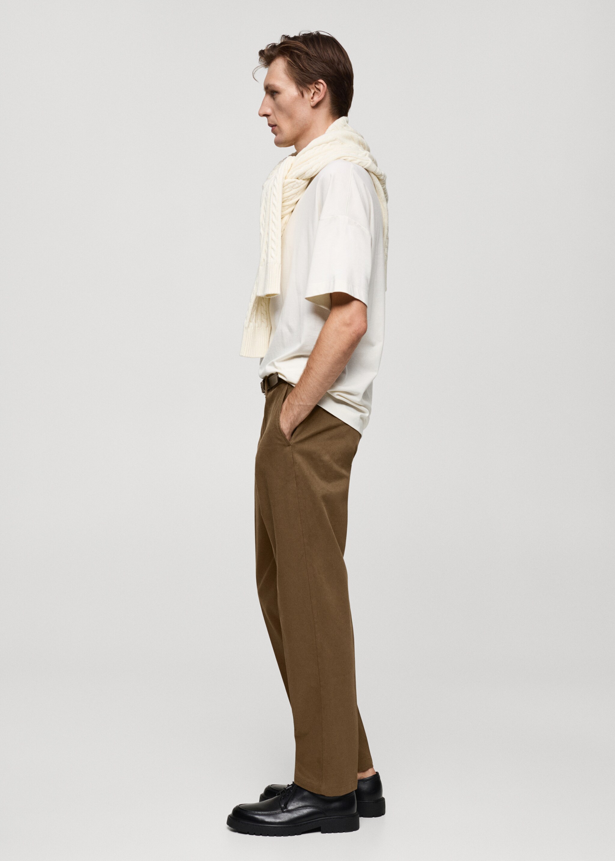 Spodnie regular fit z bawełny - Szczegóły artykułu 2, Khaki. Ref: 77015966-00.