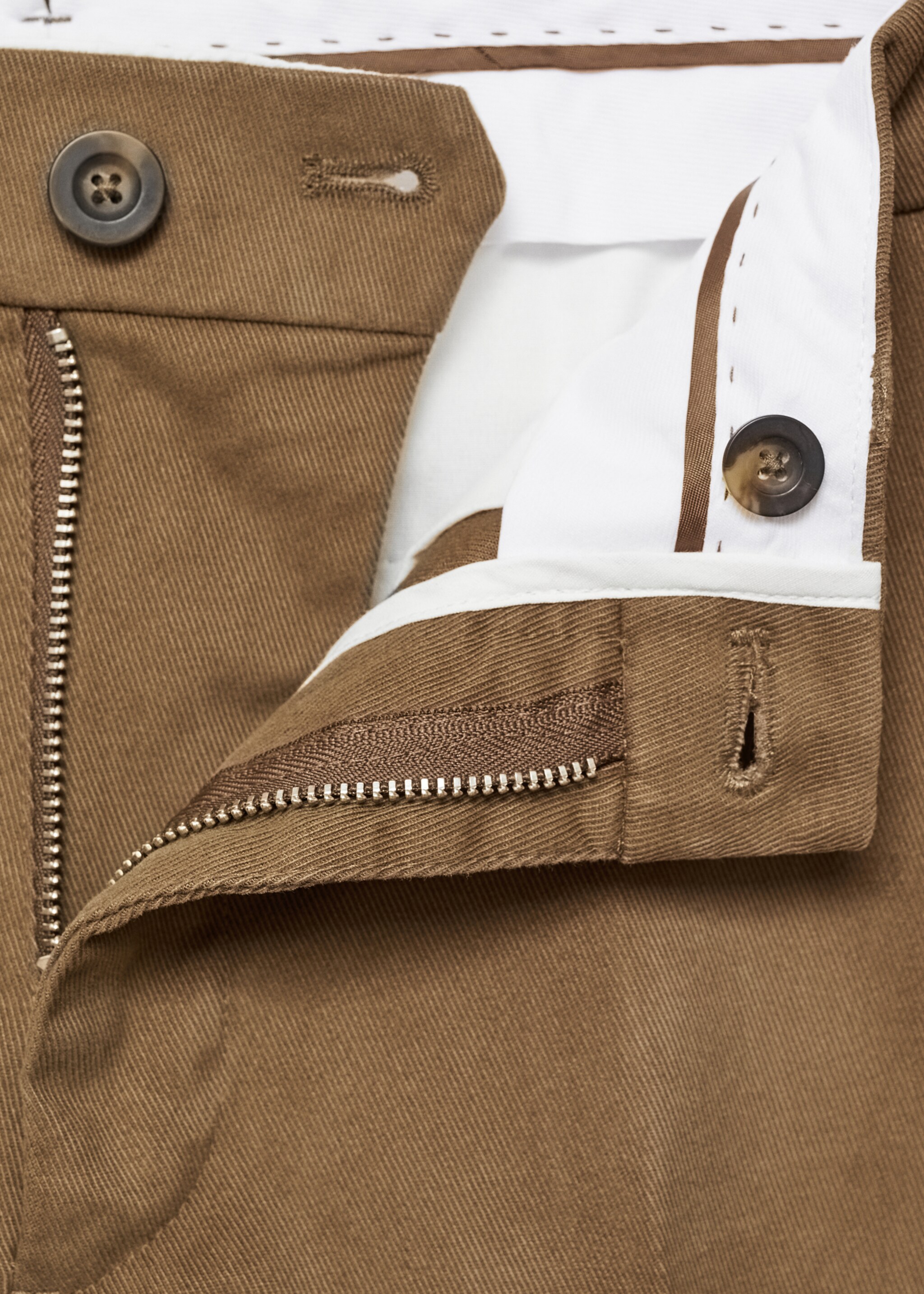 Spodnie regular fit z bawełny - Szczegóły artykułu 8, Khaki. Ref: 77015966-00.