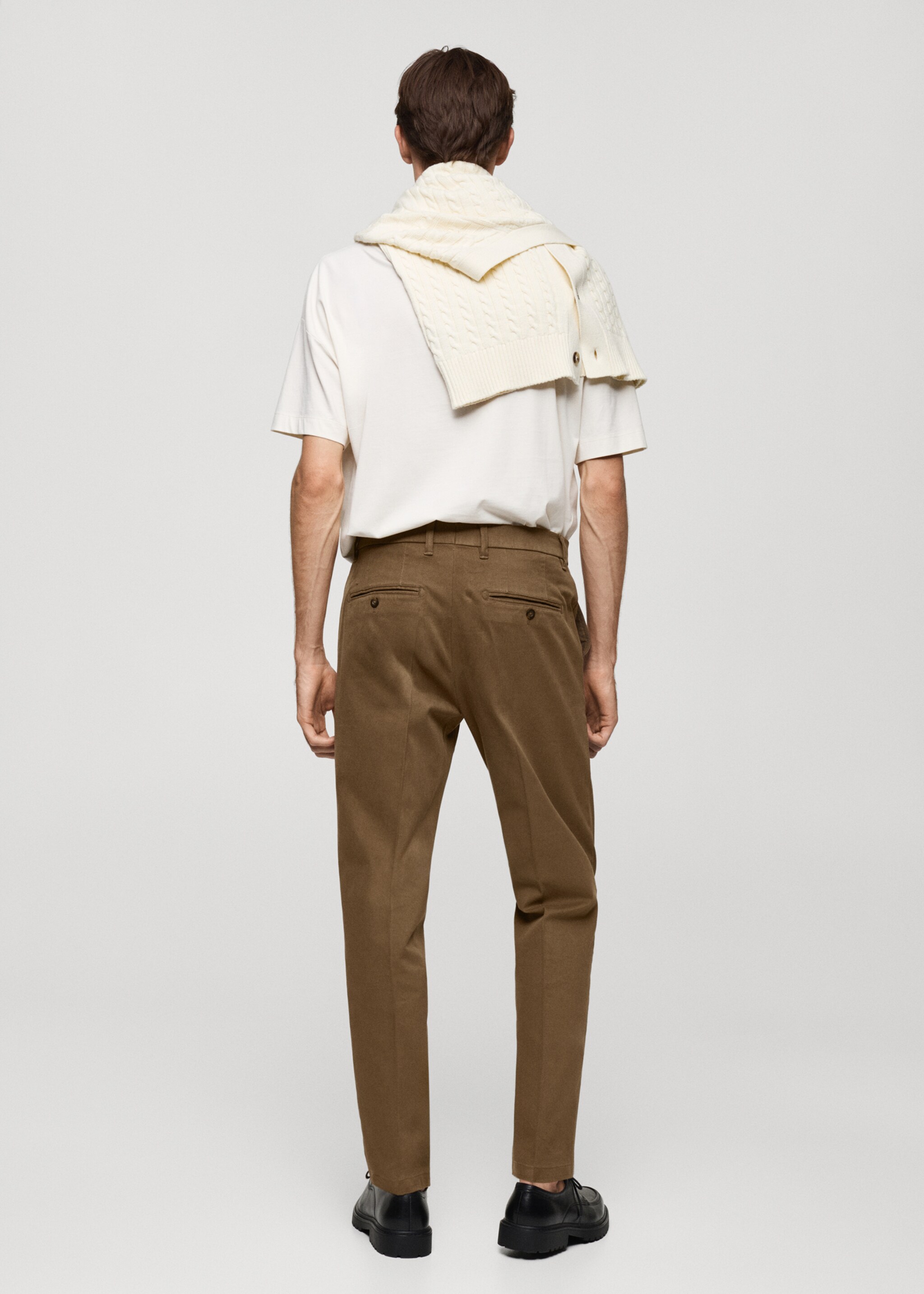 Spodnie regular fit z bawełny - Tylna strona artykułu, Khaki. Ref: 77015966-00.