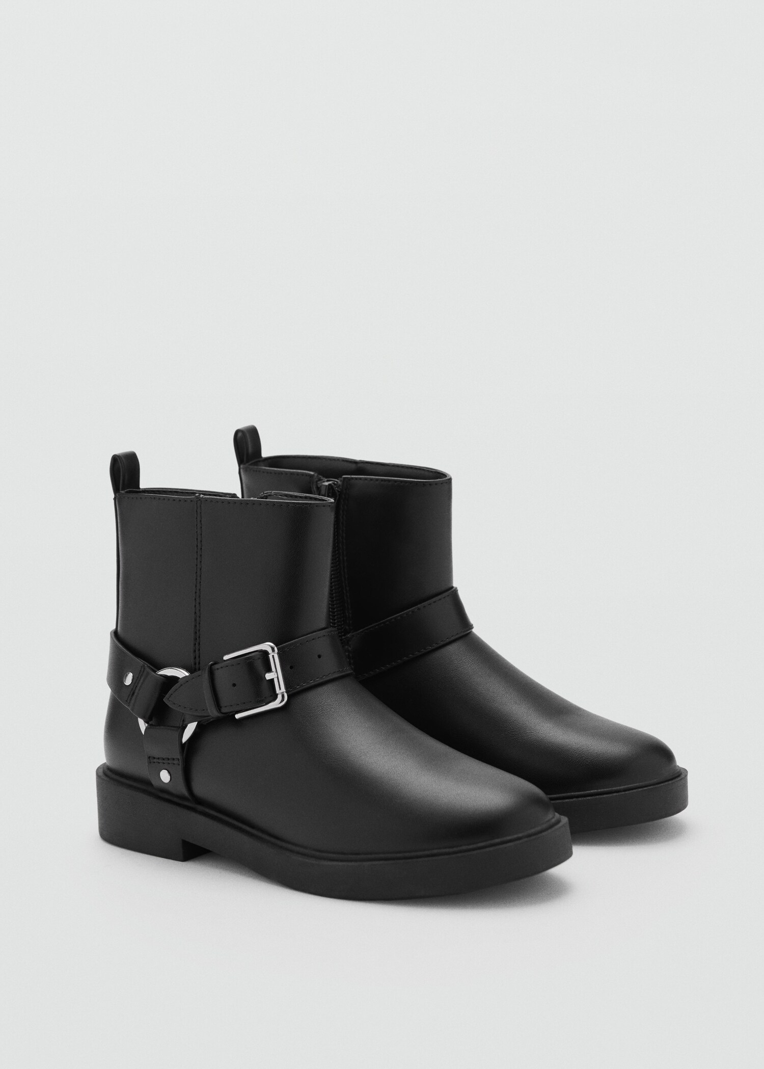 Bottines à boucle - Plan moyen