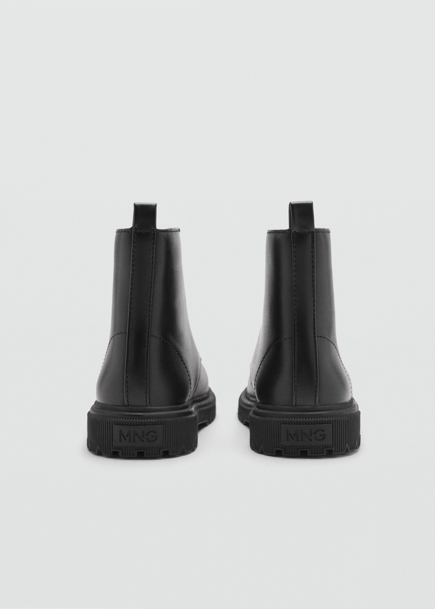Flat leather ankle boots - Details of the article 1