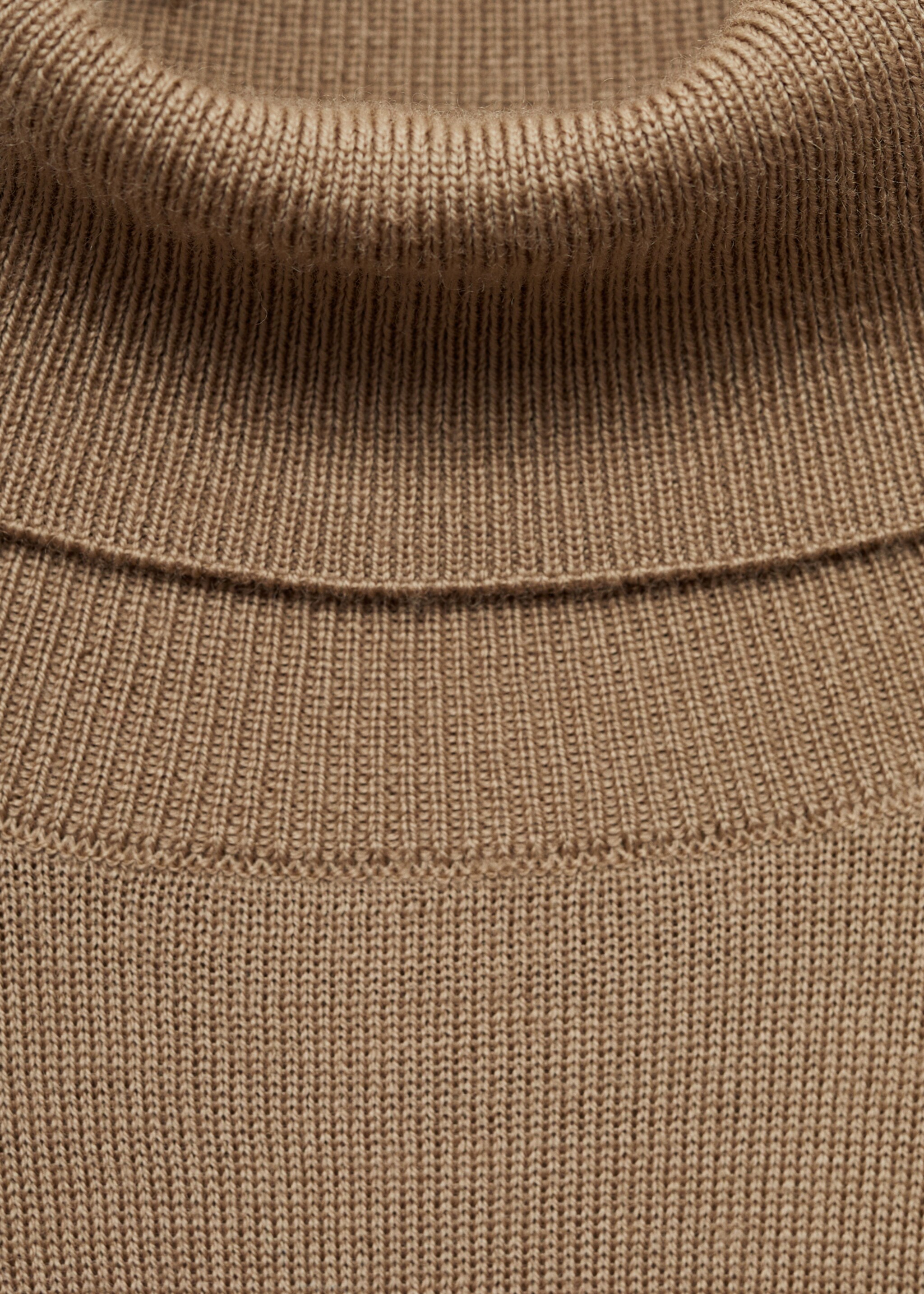Dolčevita od 100 % merino vune - Detalji artikla 8, Boja pijeska. Ref: 77015977-00.