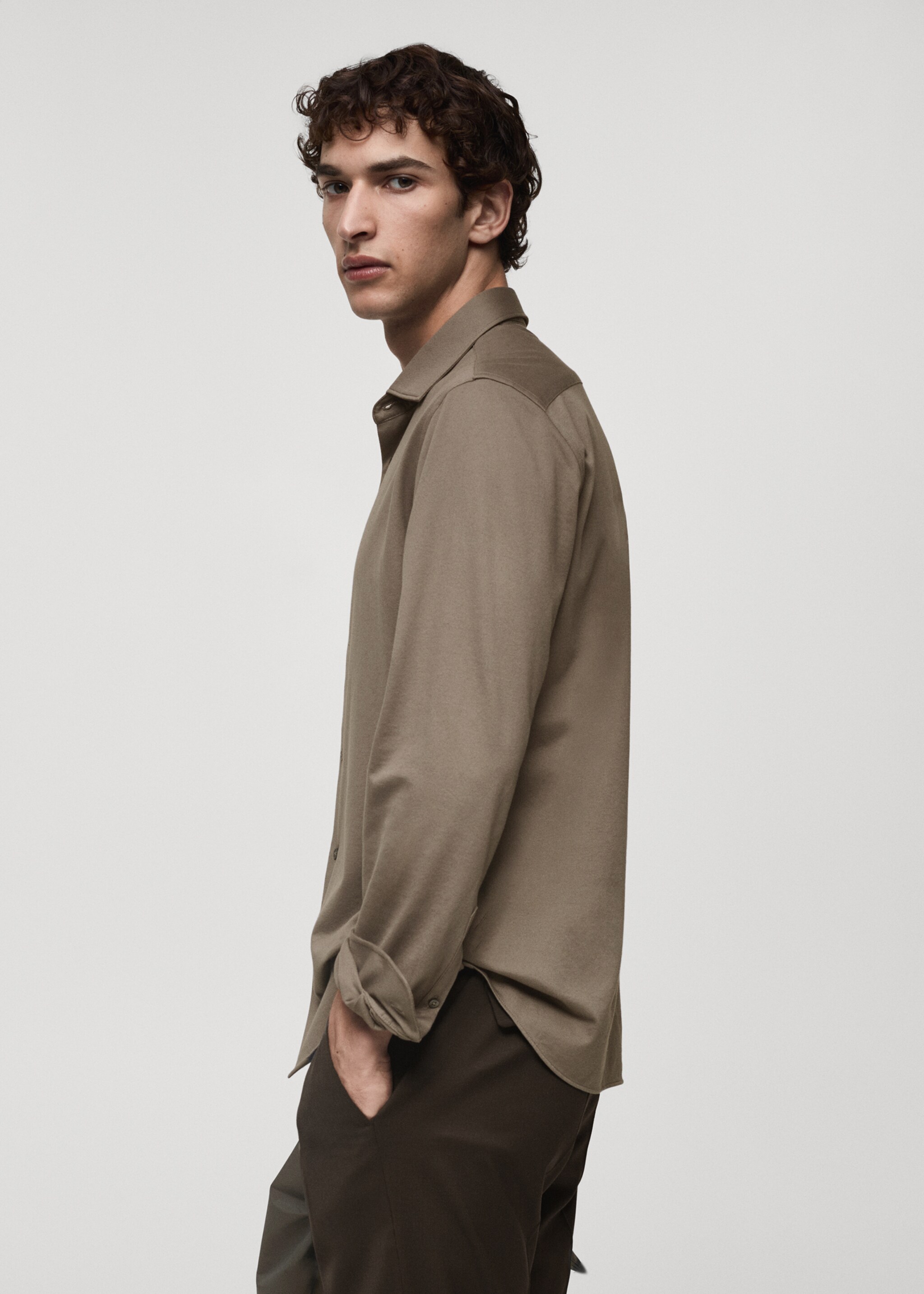 Crease-resistant regular-fit shirt - Details of the article 2, Medium Brown. Ref: 77015984-00.