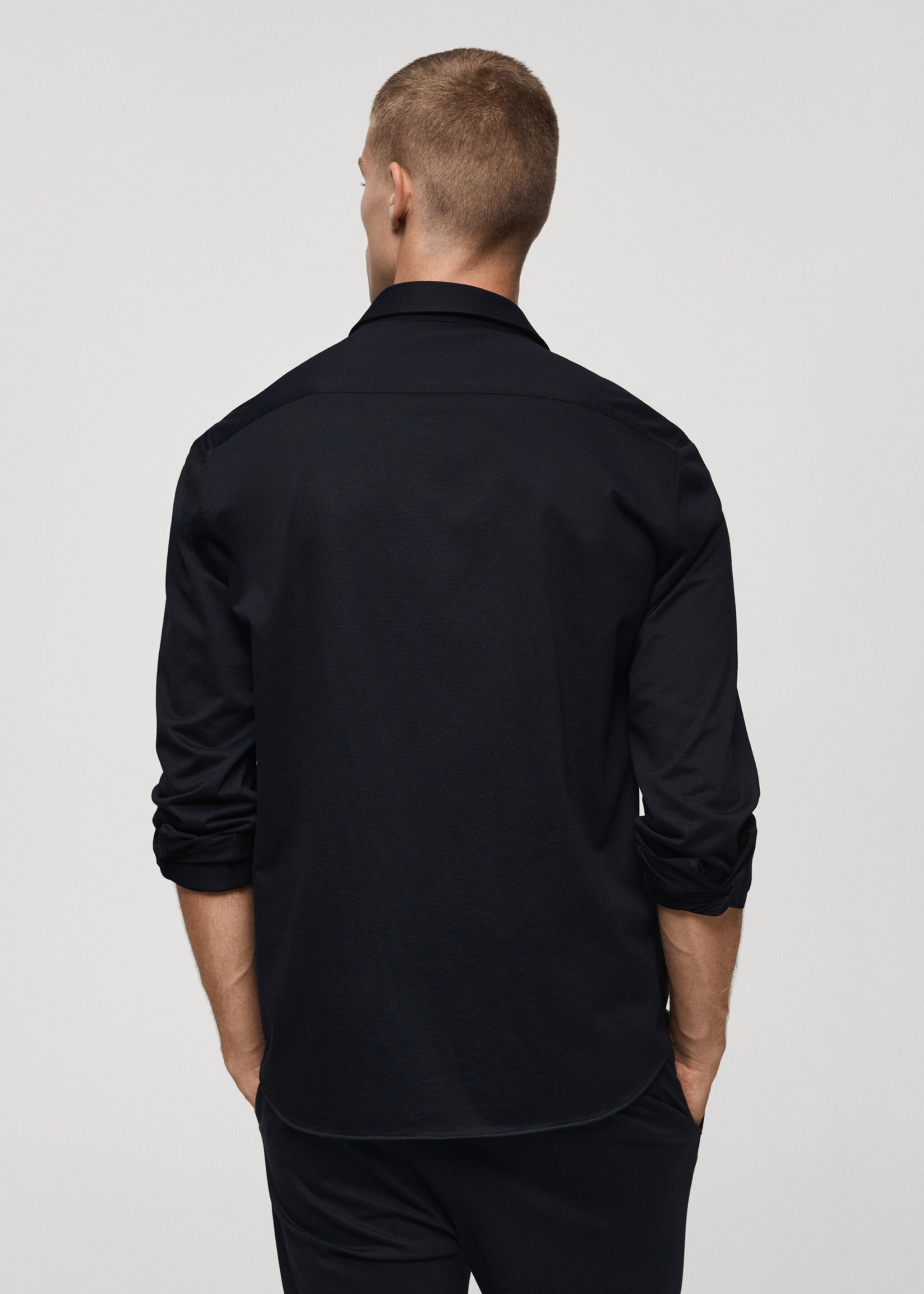 Chemise regular-fit infroissable - Verso de l’article, Bleu marine foncé. Ref: 77015984-00.