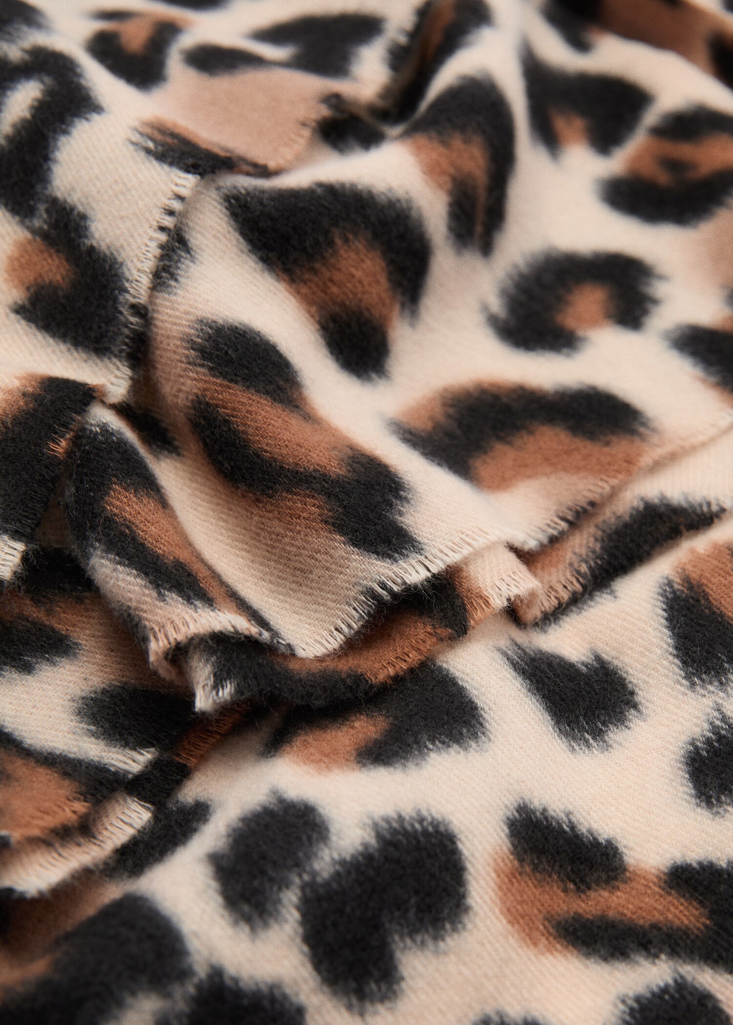 Bufanda estampado leopardo - Plano medio