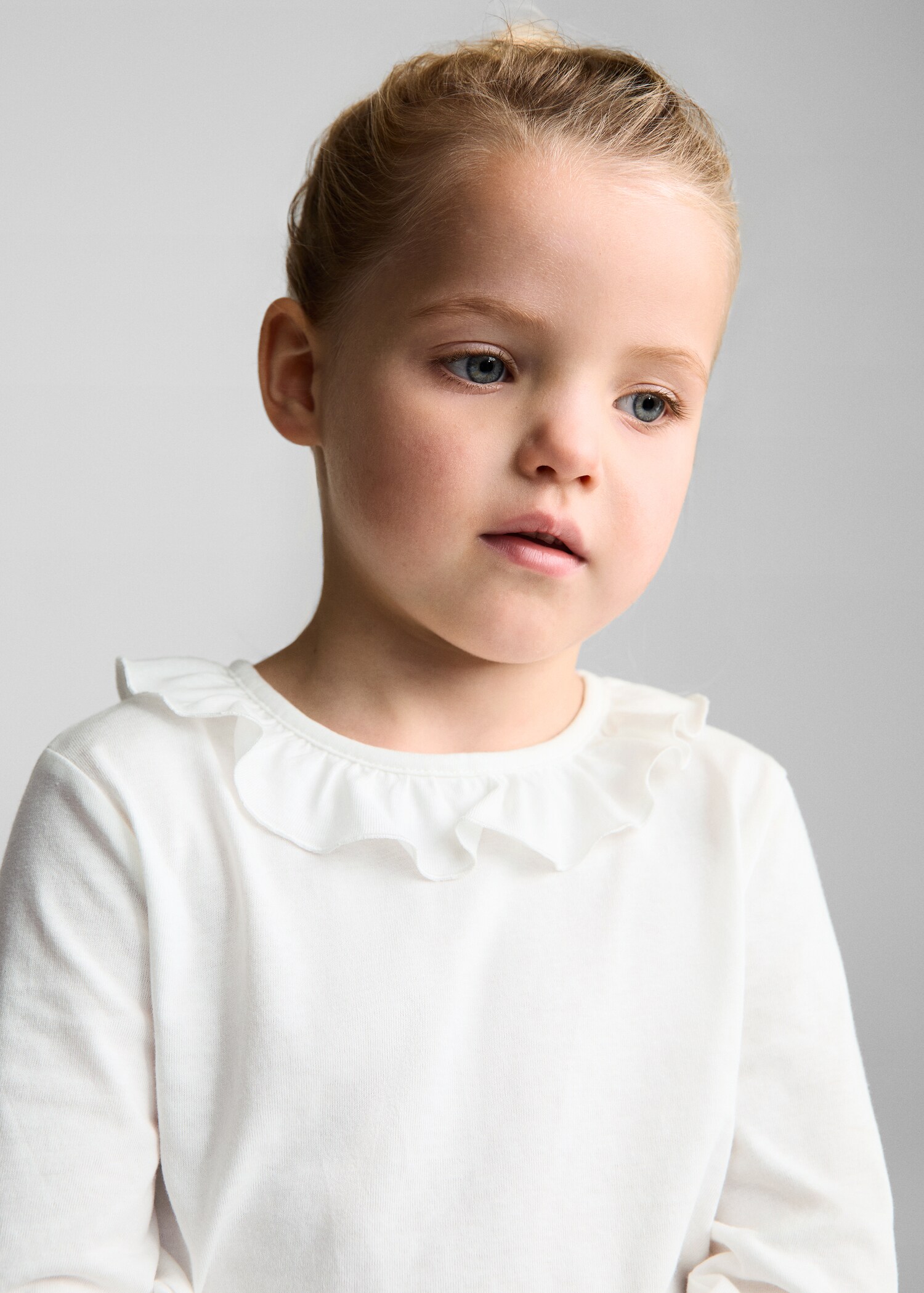 T-Shirt mit Rüschenkragen - Detail des Artikels 1