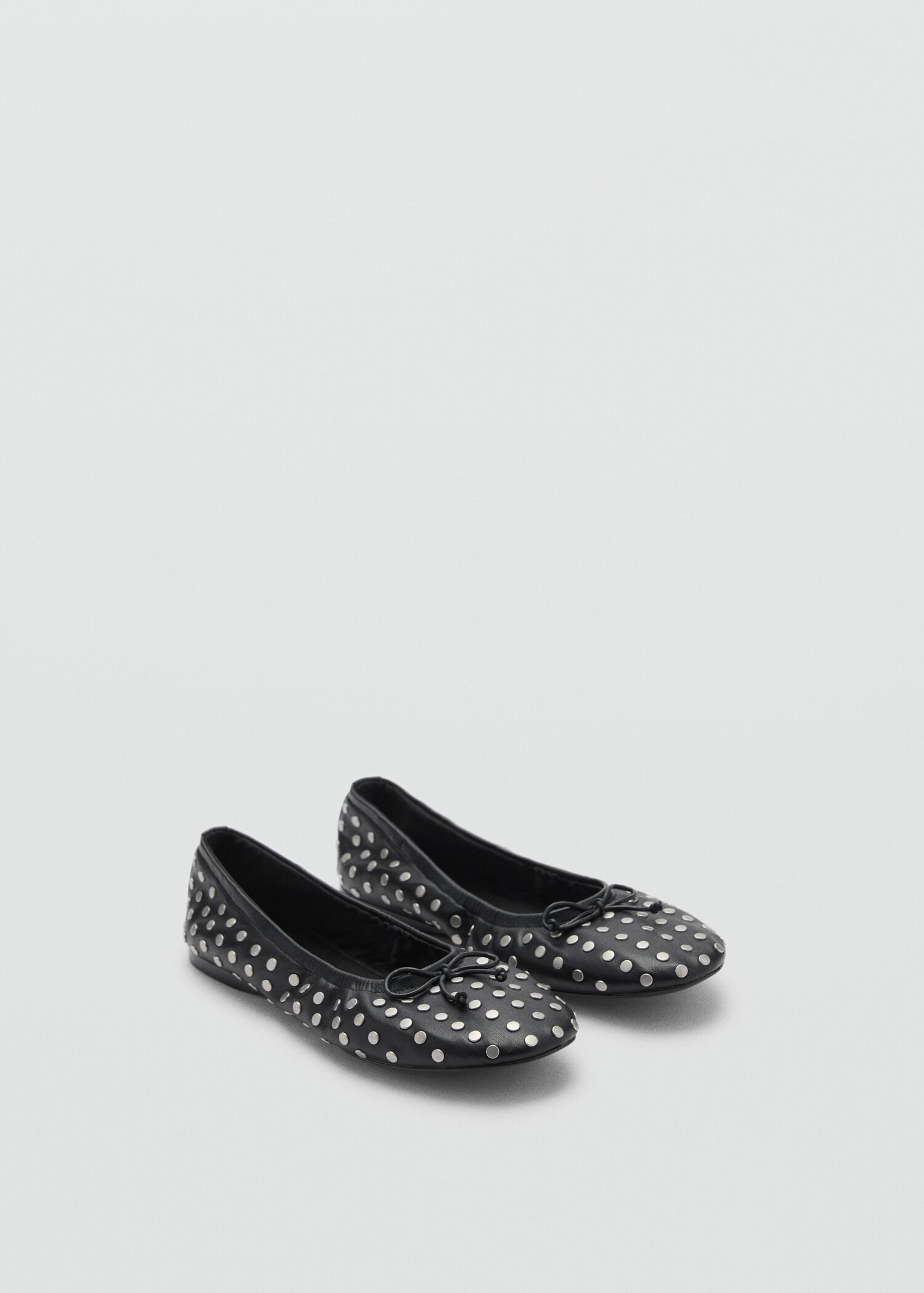 Ballerines cloutées nœud - Plan moyen