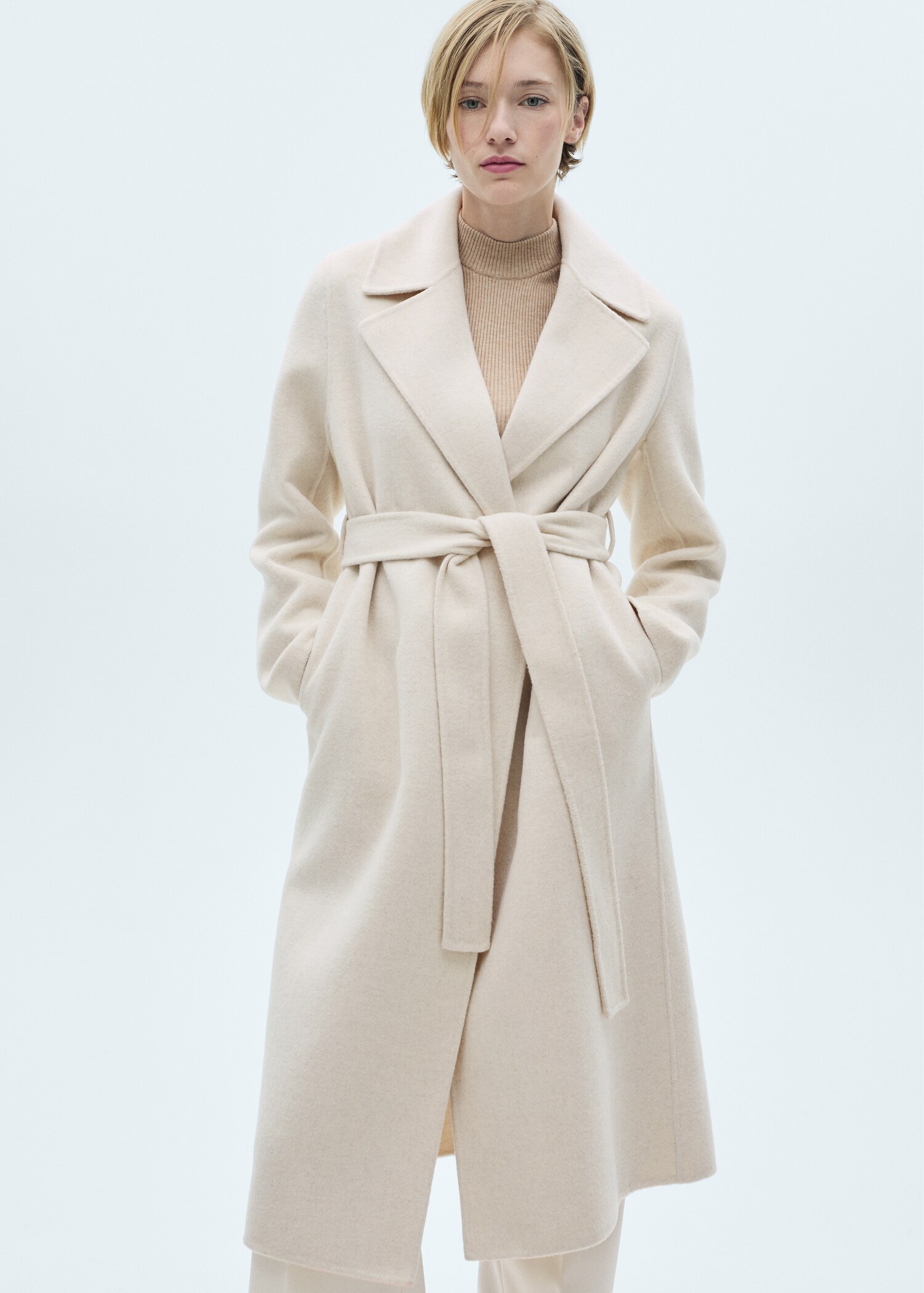 Manteau en laine handmade avec ceinture - Plan moyen
