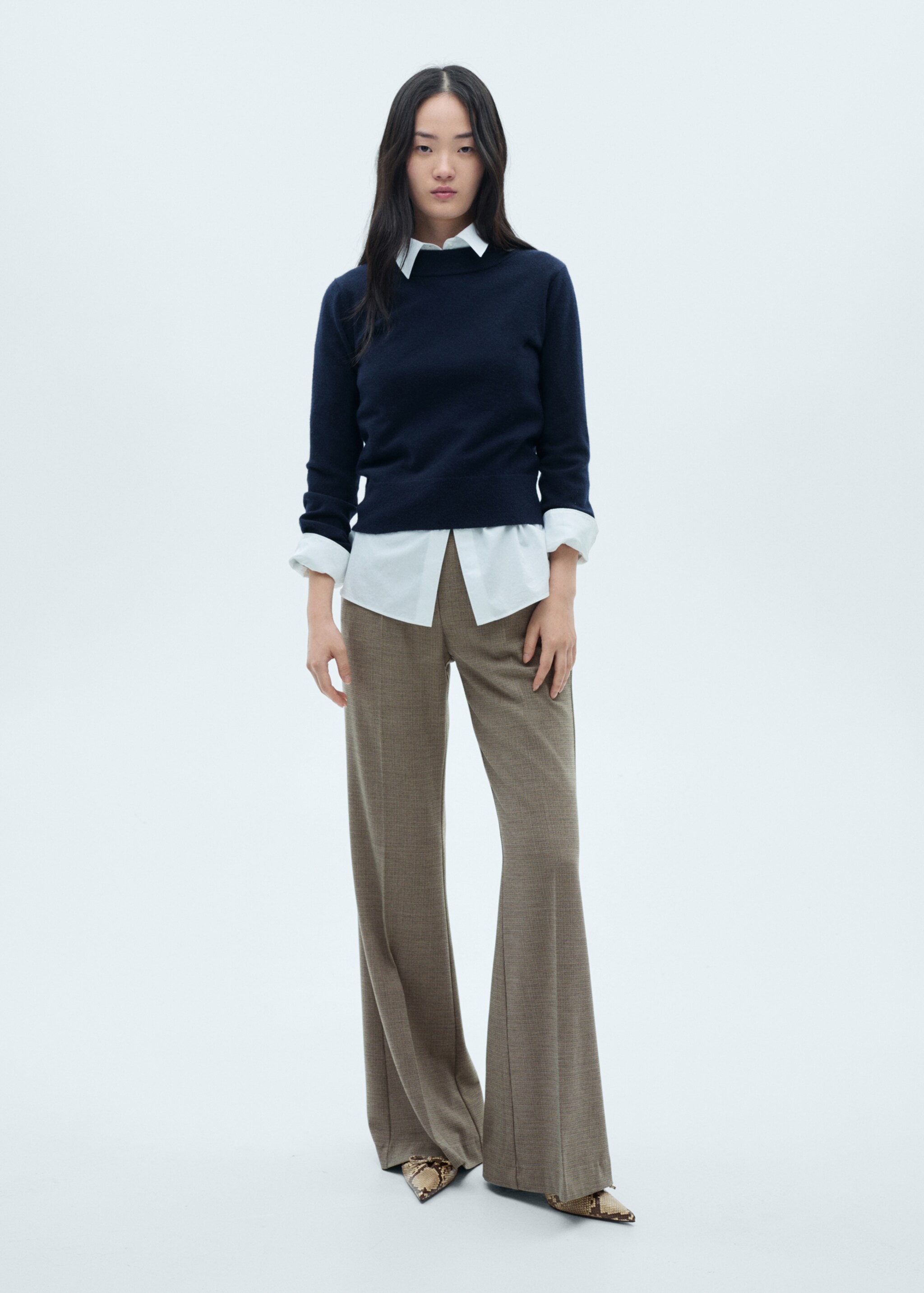 Pantalón traje flare - Detalle del artículo 7, Khaki. Ref: 77016727-00.
