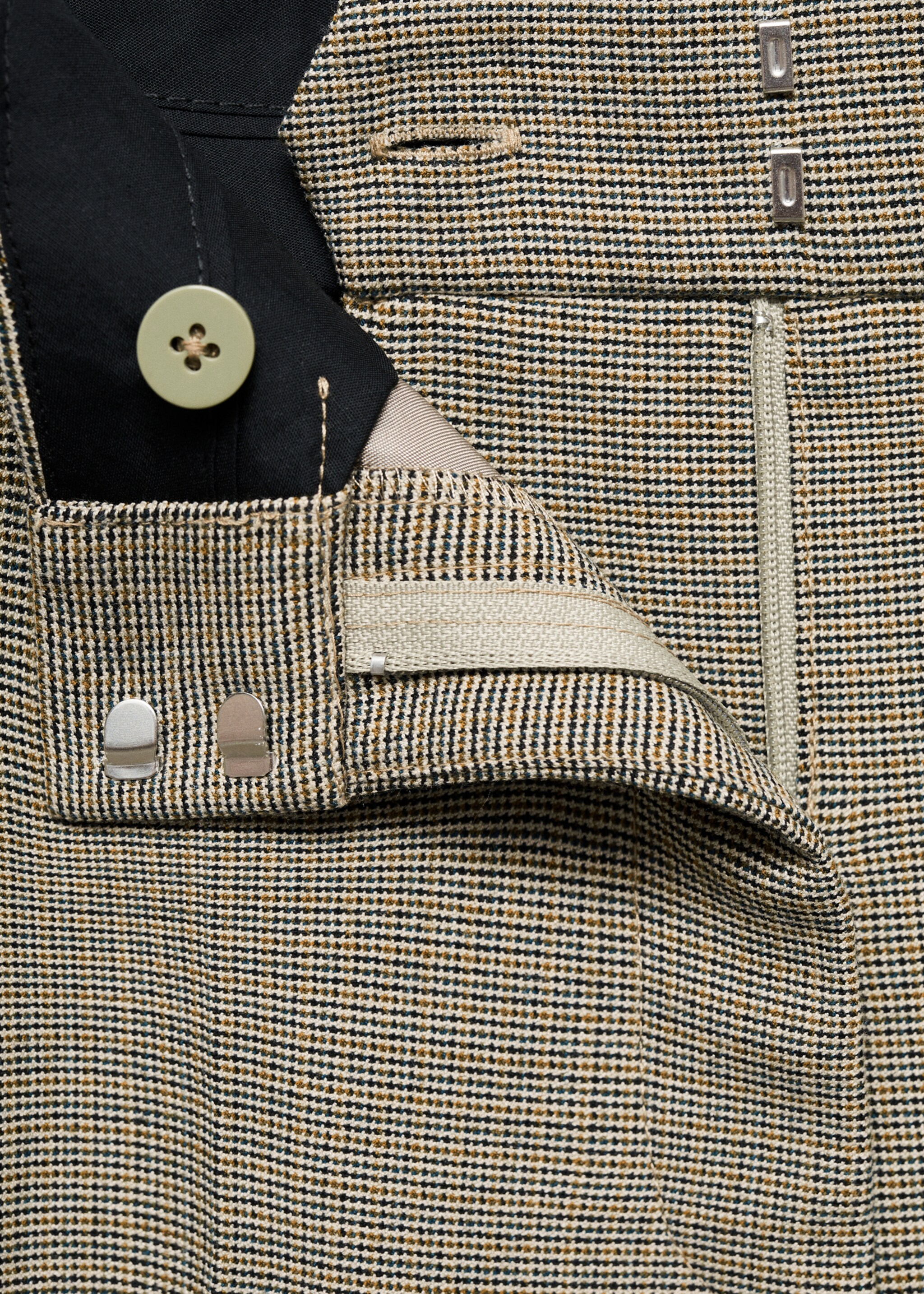 Pantalón traje flare - Detalle del artículo 8, Khaki. Ref: 77016727-00.