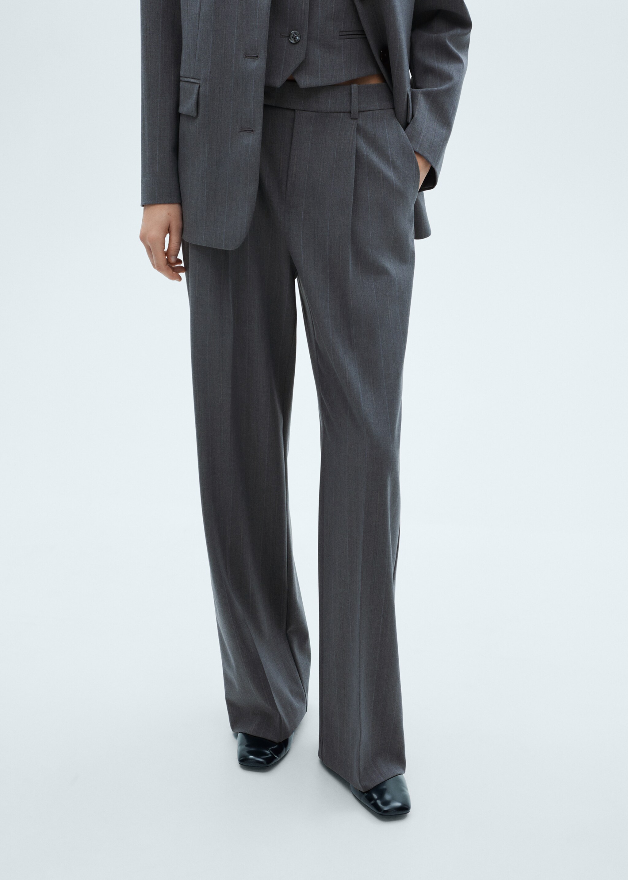 Pantalón traje raya diplomática - Plano medio, Gris. Ref: 77016728-00.