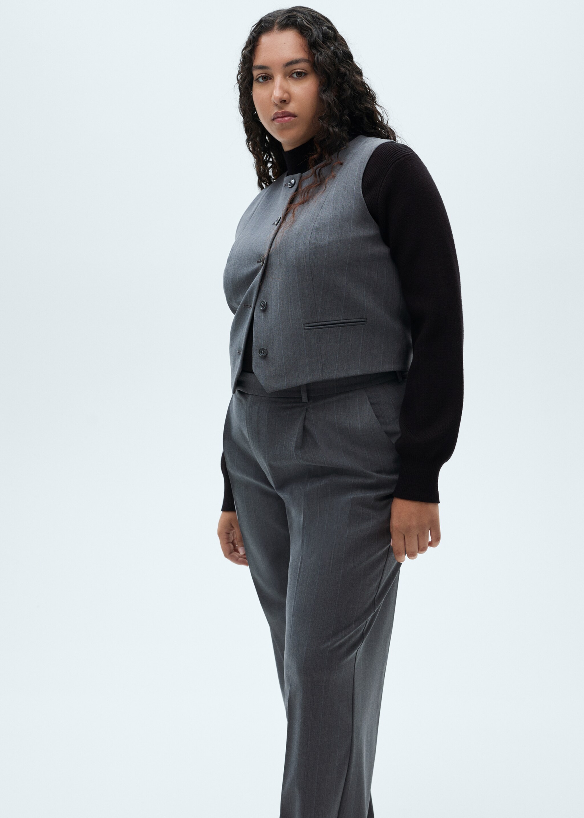 Pantalón traje raya diplomática - Detalle del artículo 5, Gris. Ref: 77016728-00.