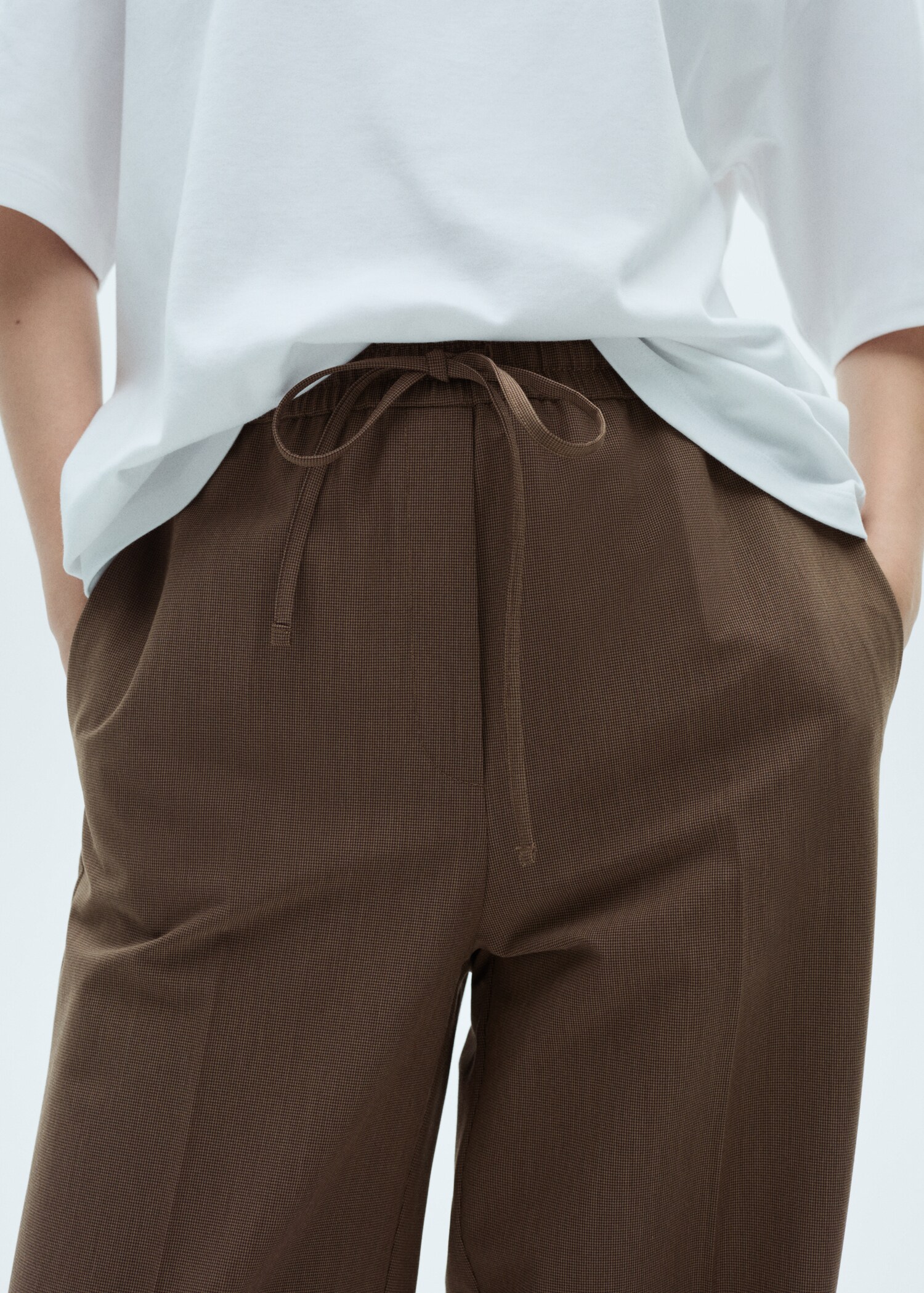 Straight-fit trousers with elastic waist - Details of the article 6