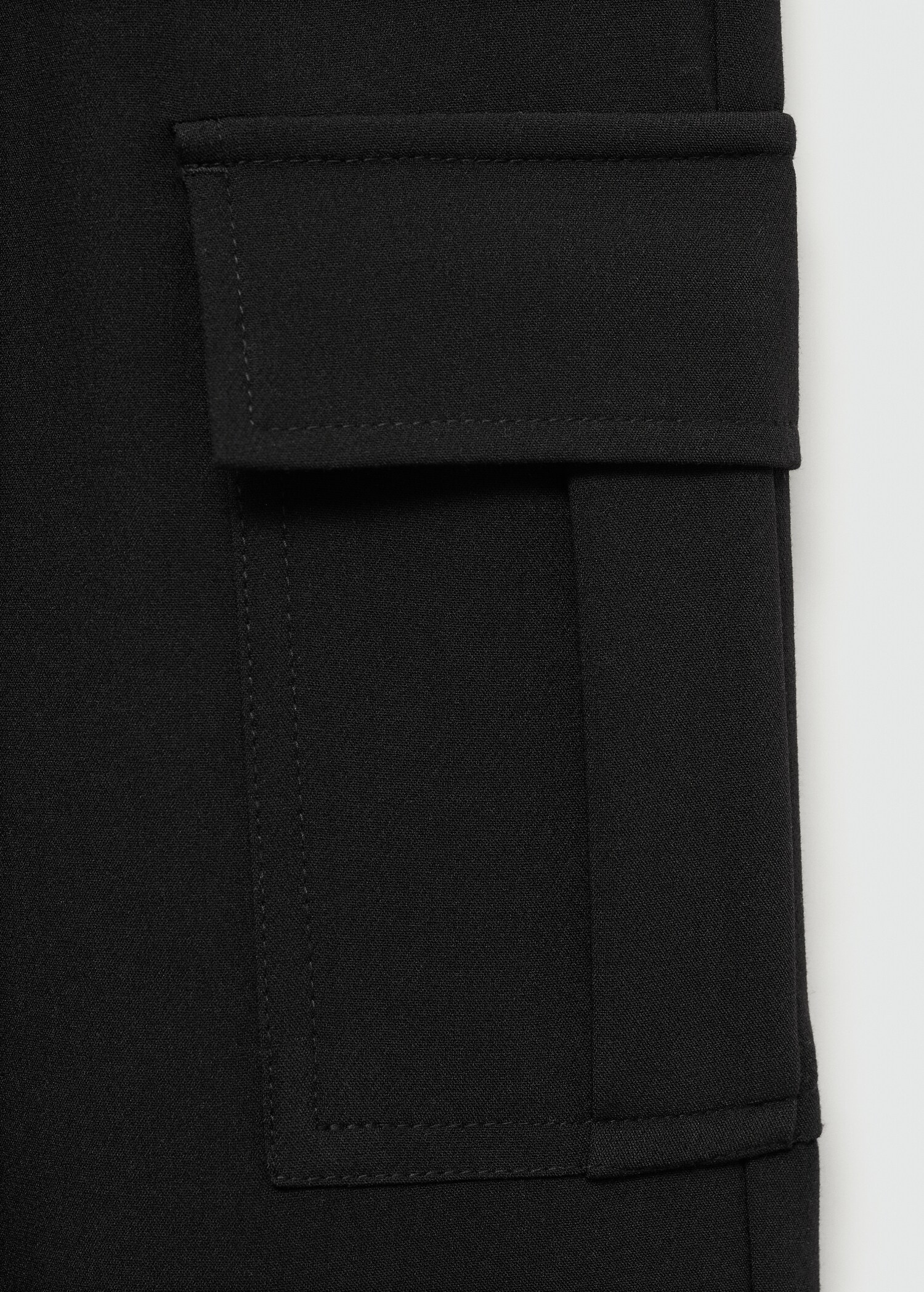 Flowy cargo trousers - Details of the article 0