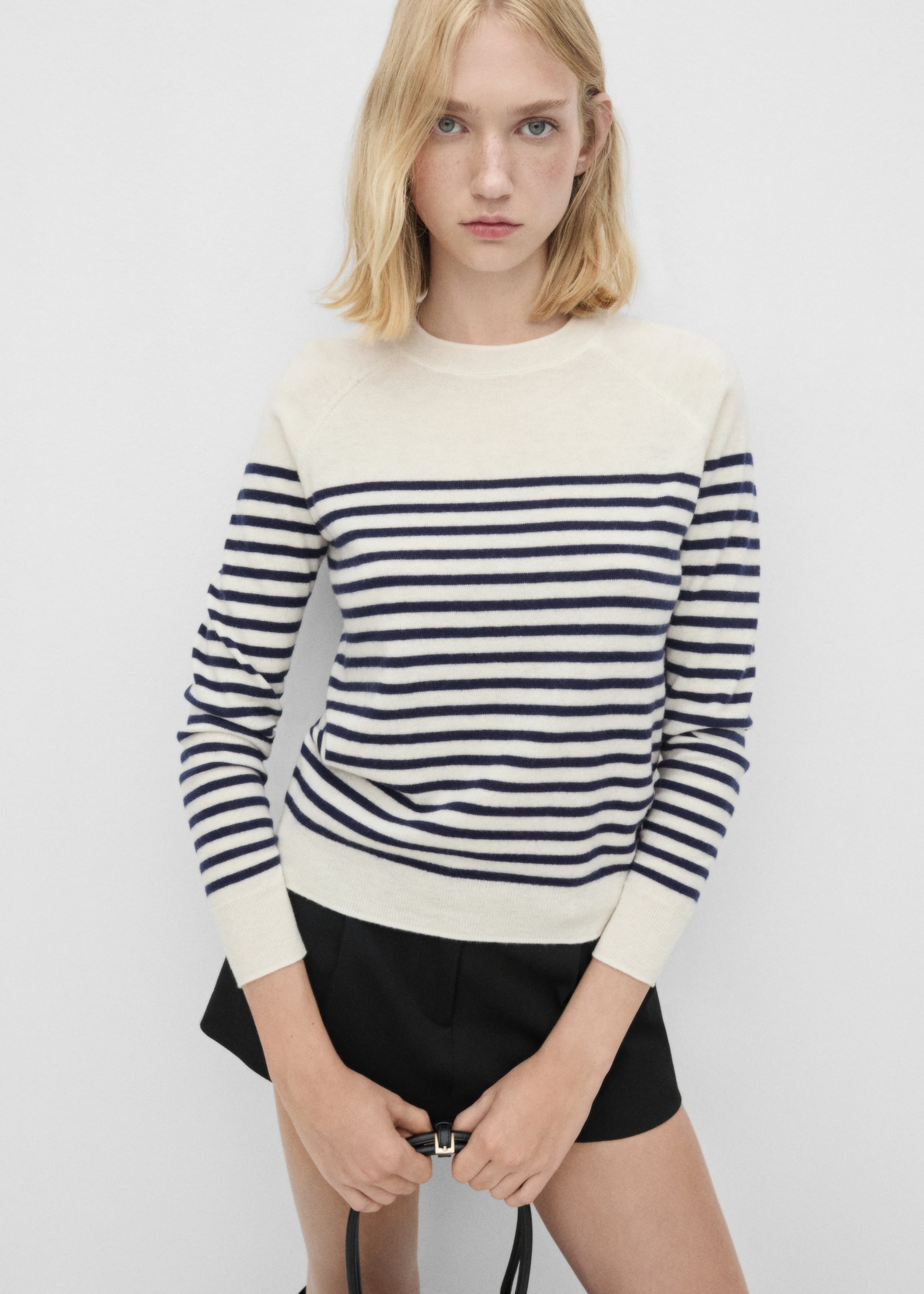 Rounded neck wool sweater - Medium plane, Ecru. Ref: 77016751-00.