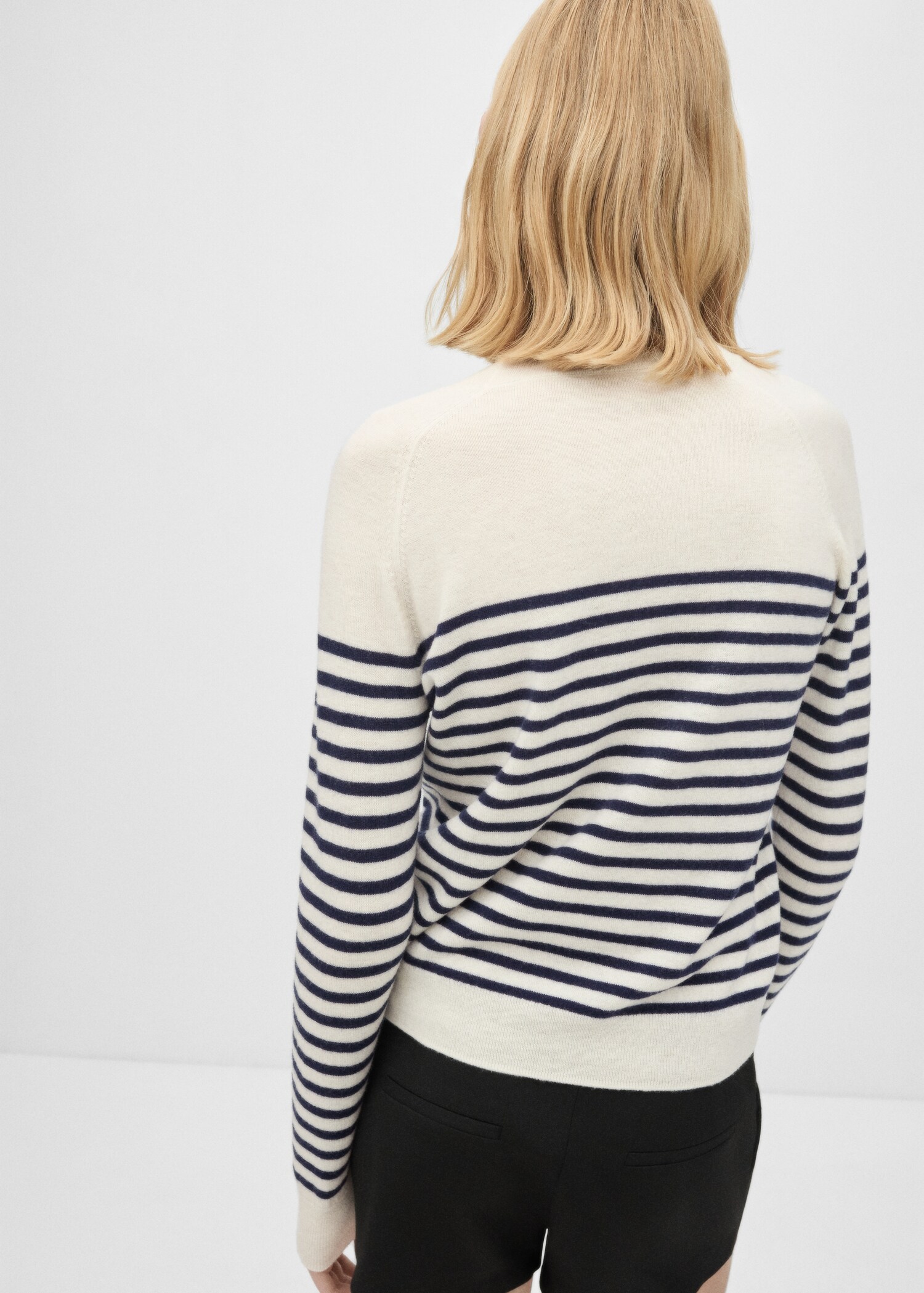 Rounded neck wool sweater - Reverse of the article