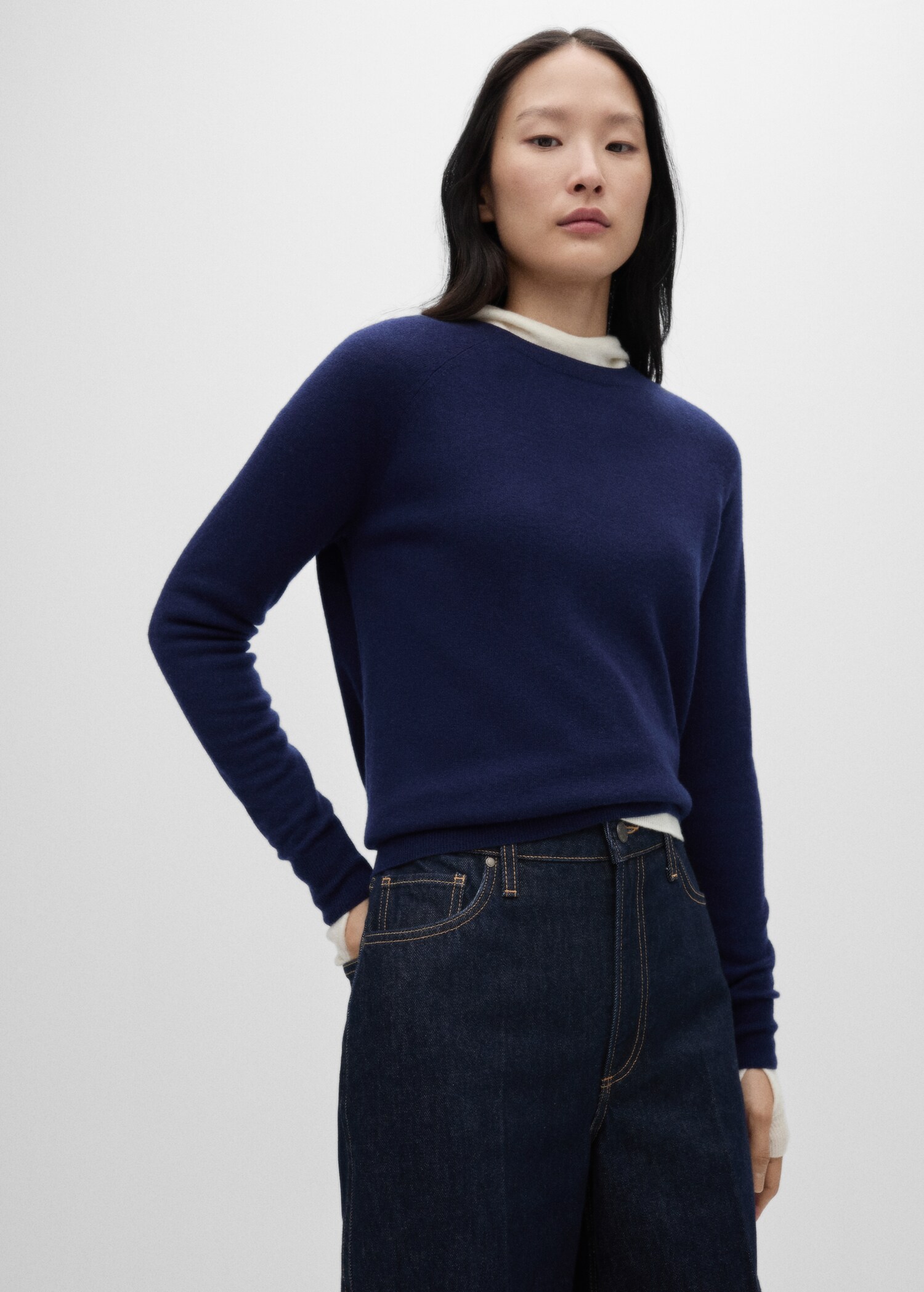 Rounded neck wool sweater - Medium plane