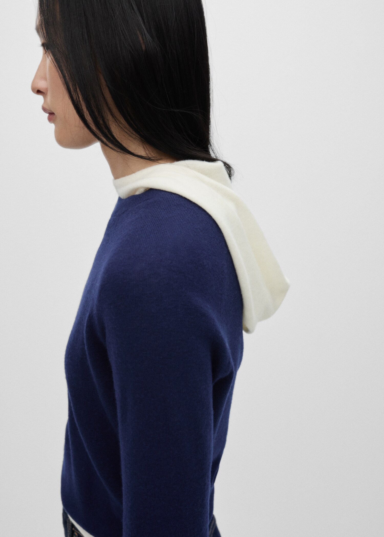 Rounded neck wool sweater - Details of the article 2
