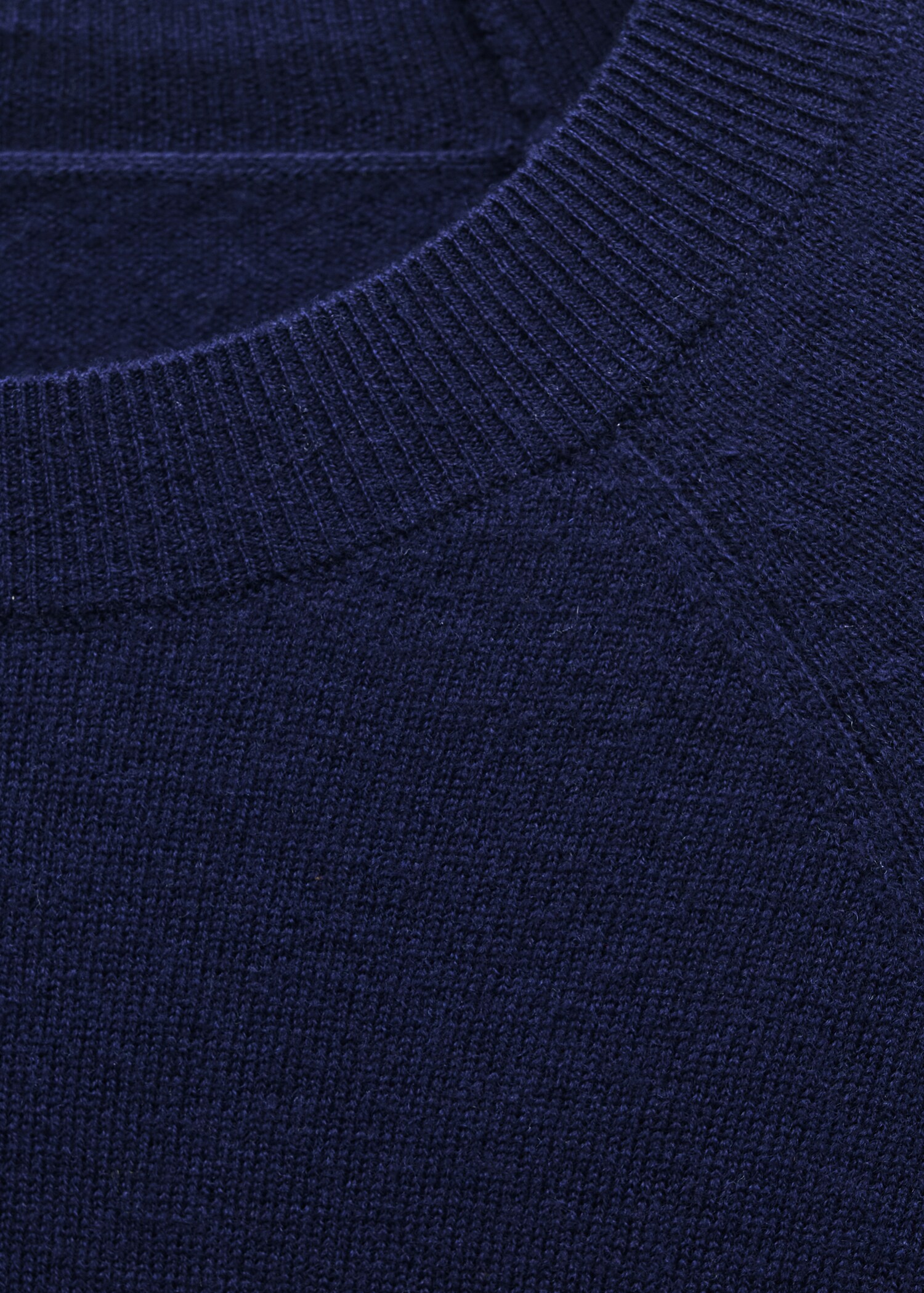 Rounded neck wool sweater - Details of the article 8