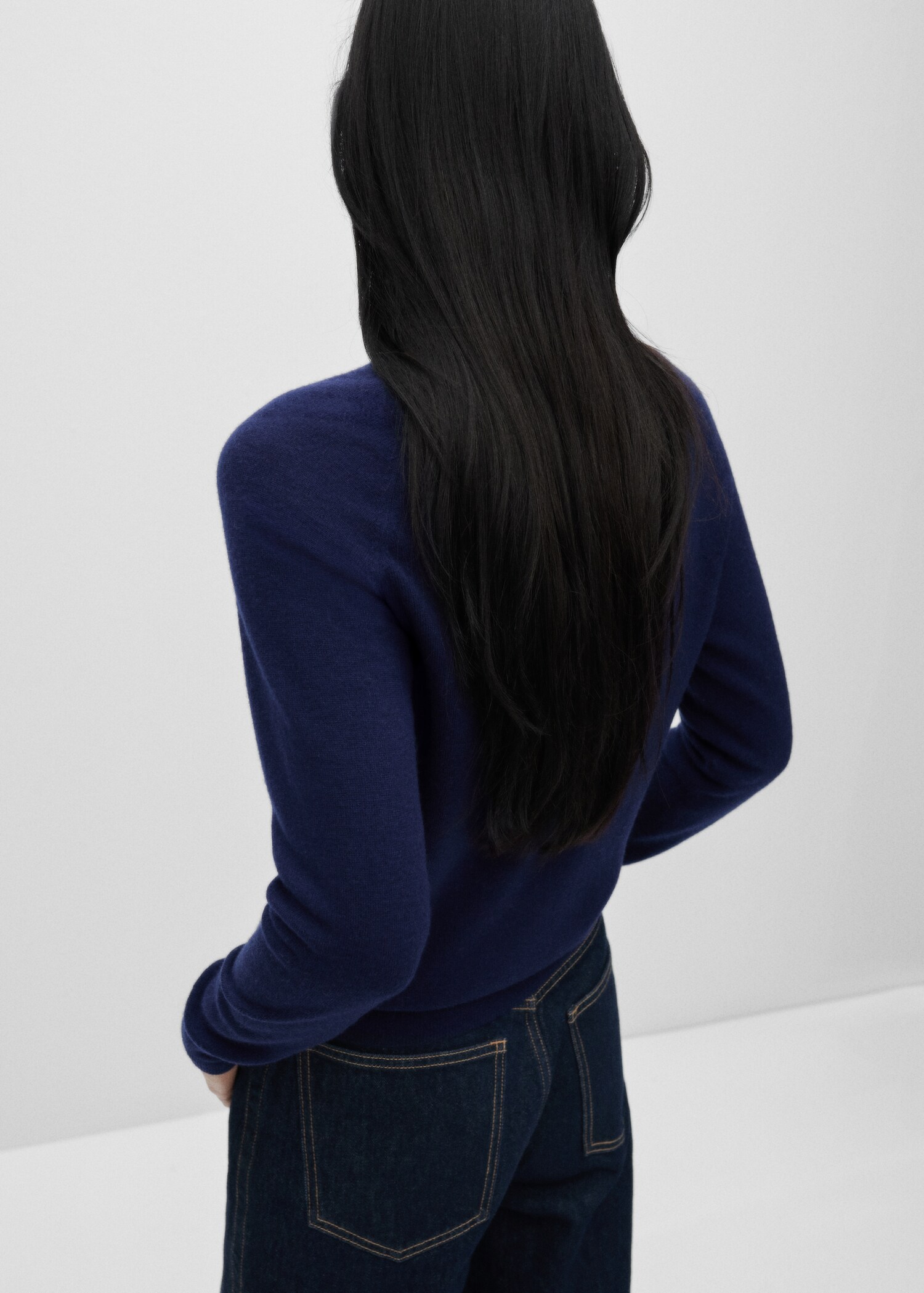 Rounded neck wool sweater - Reverse of the article