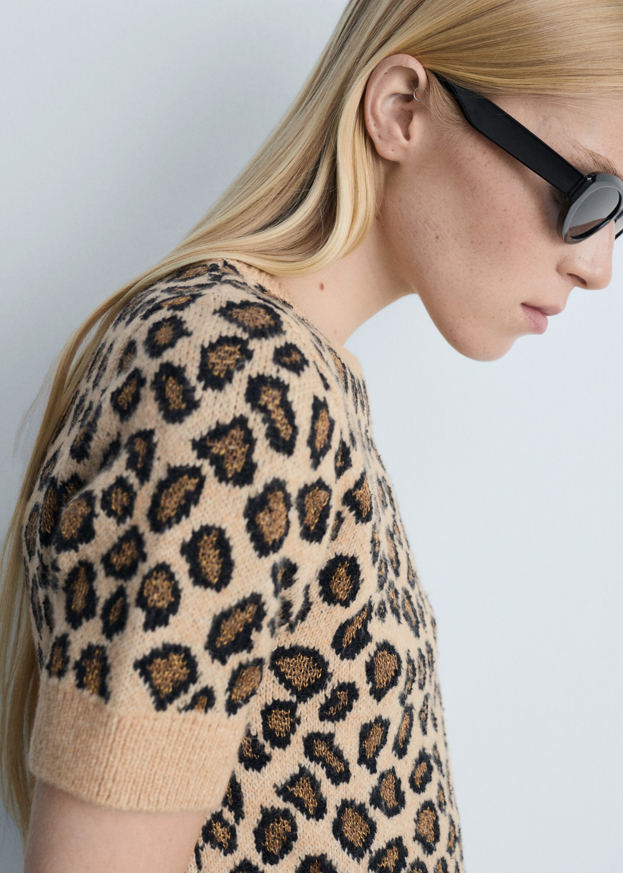 Short-sleeved leopard-print sweater - Details of the article 1, Brown. Ref: 77016752-00.
