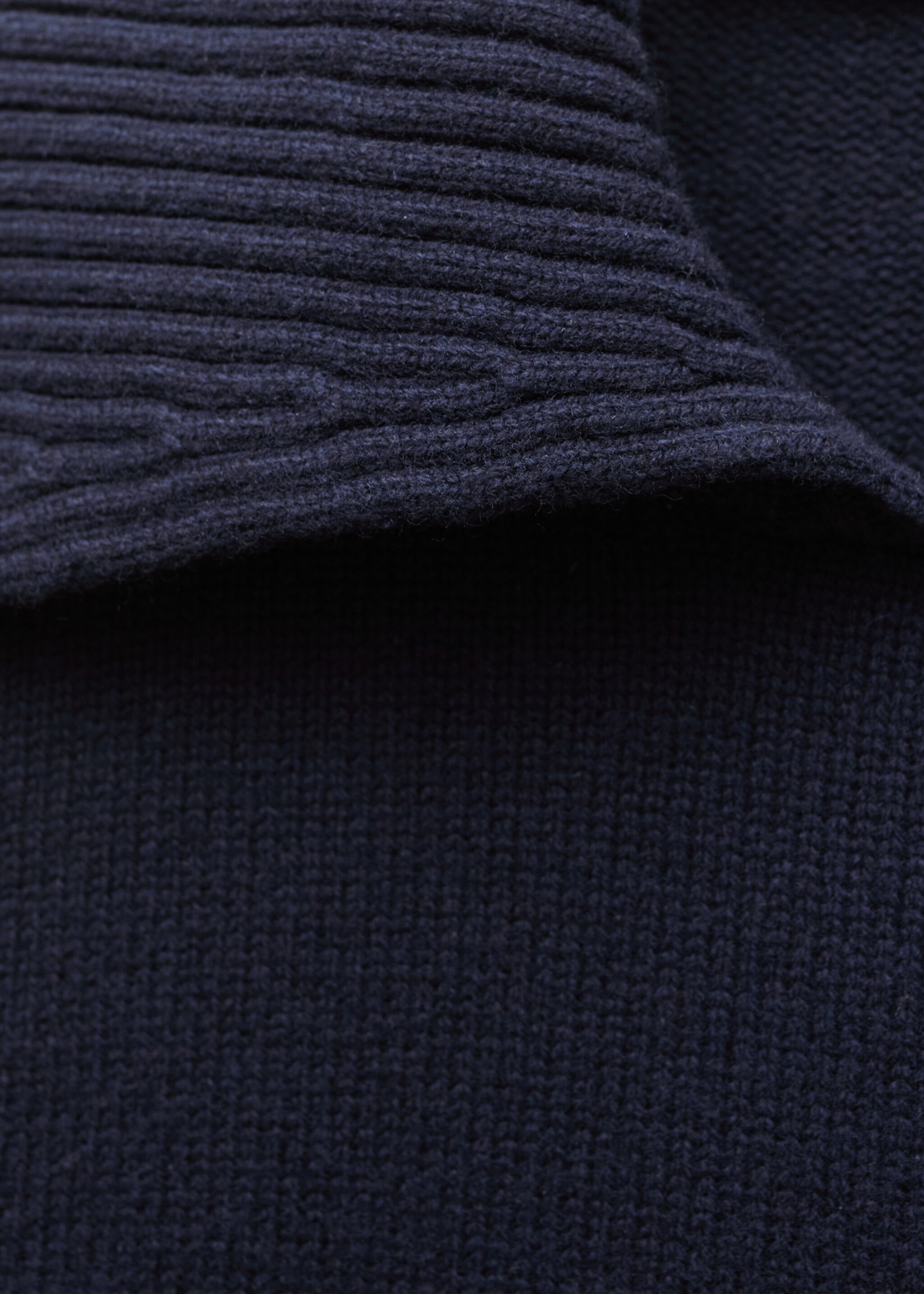 100% wool sweater with lapel collar - Details of the article 8, Dark Navy. Ref: 77016754-00.