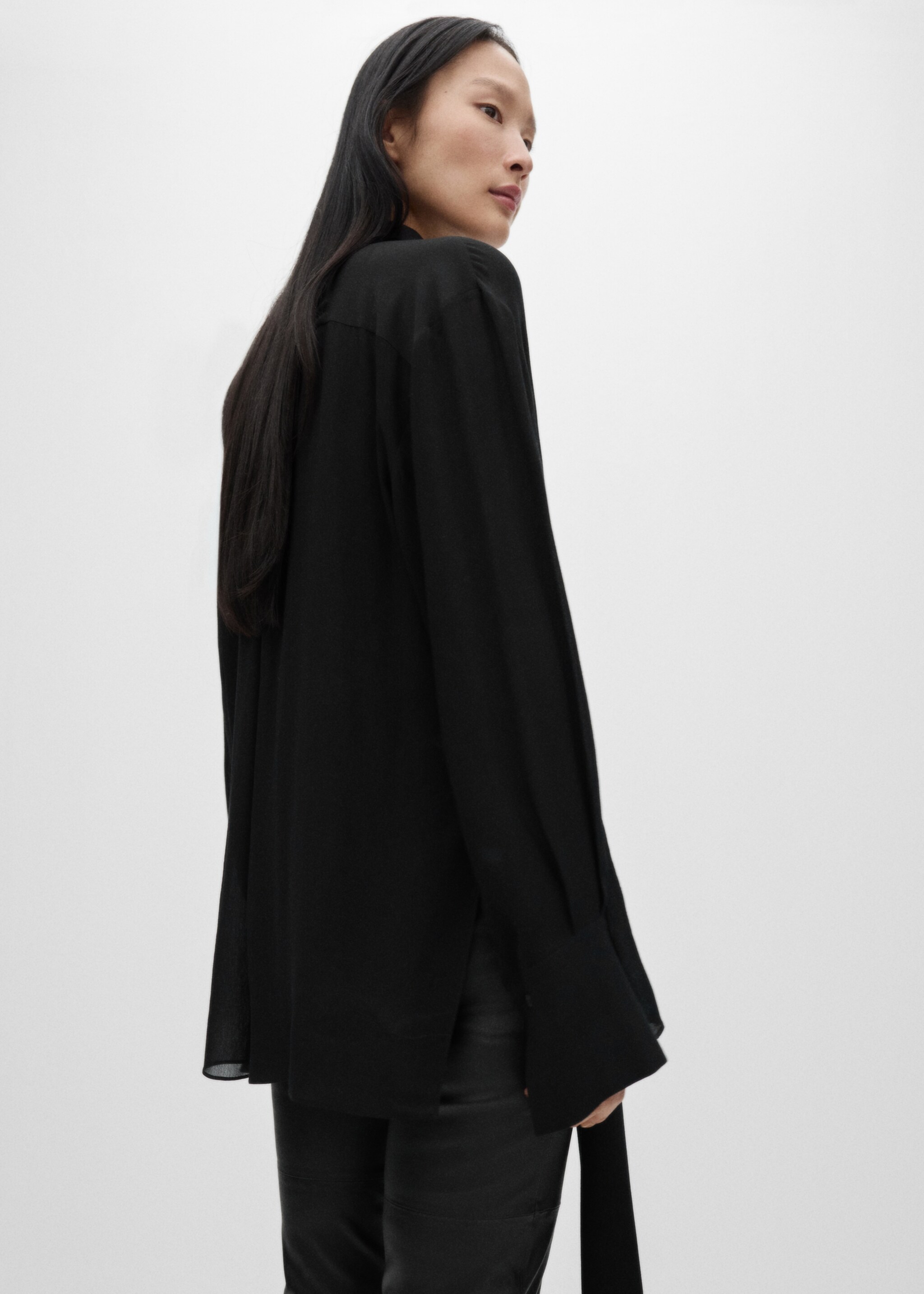 Semi-transparent lace shirt - Reverse of the article, Black. Ref: 77016764-00.