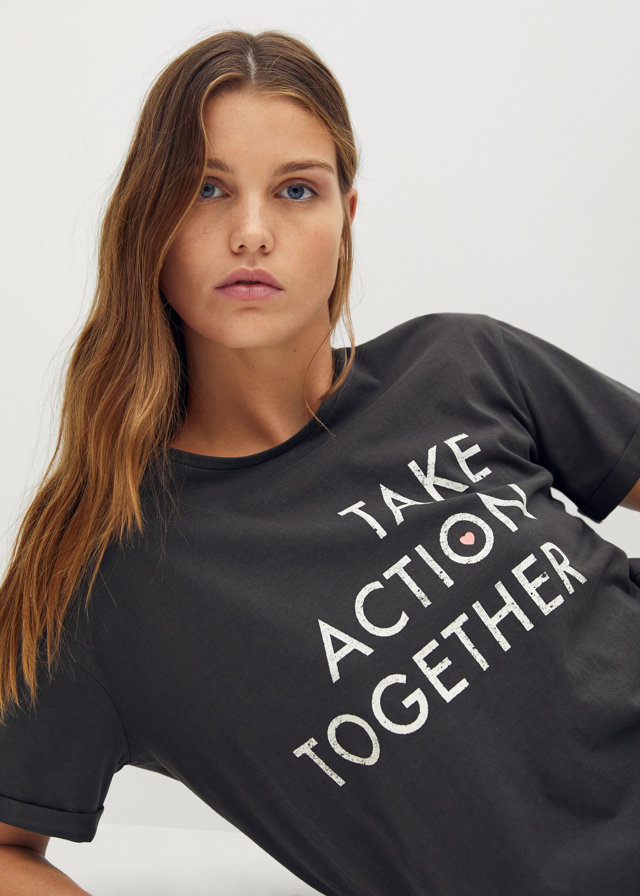 Short-sleeved solidary t-shirt - Details of the article 2
