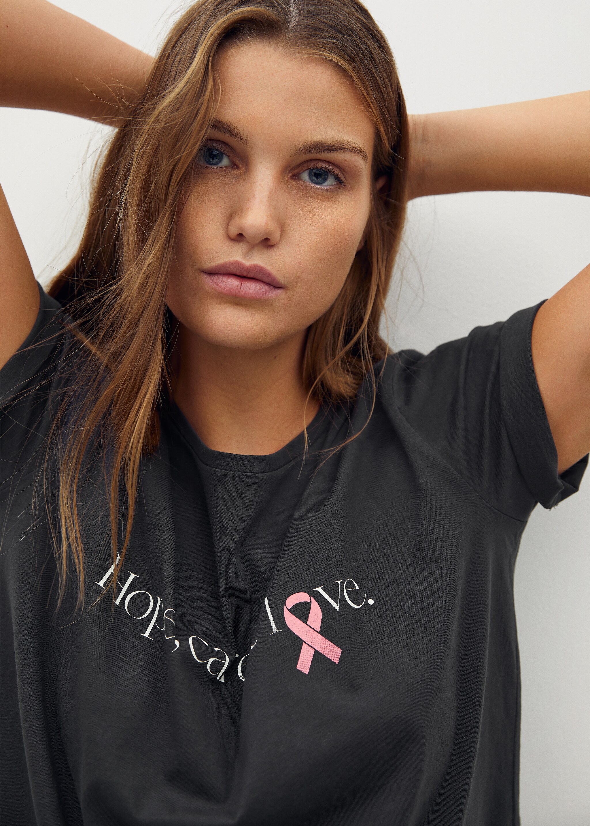 Short-sleeved solidary t-shirt - Details of the article 1