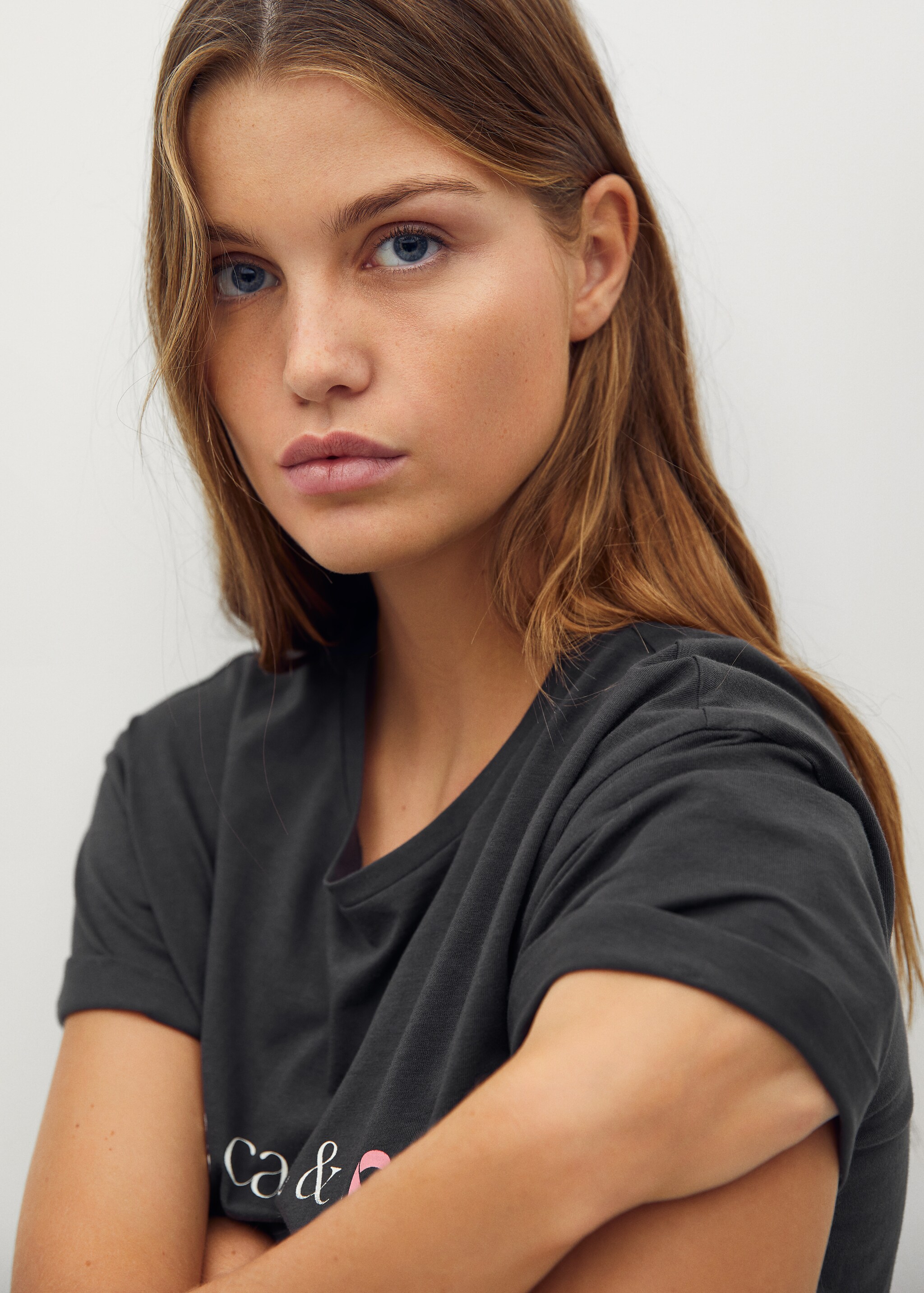 Short-sleeved solidary t-shirt - Details of the article 2