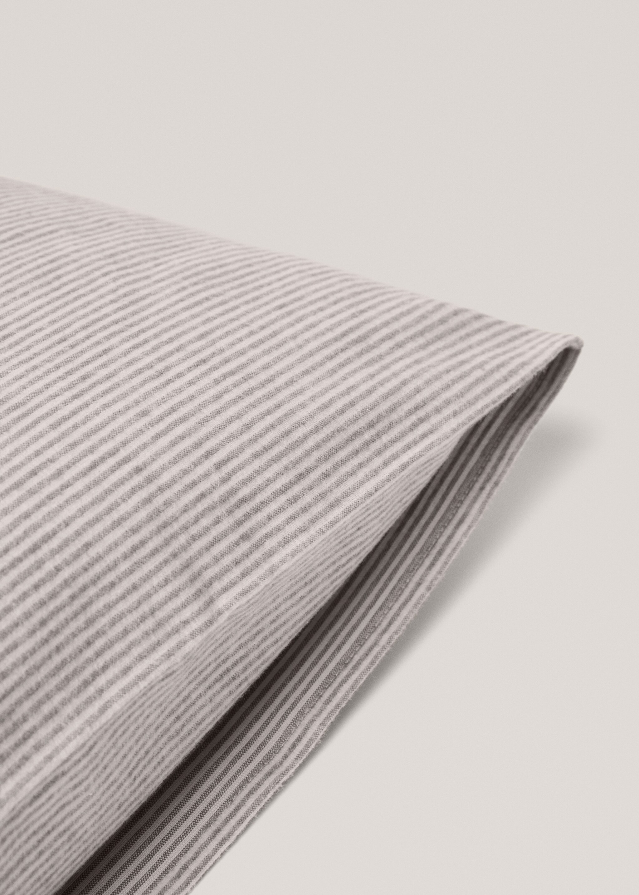 Gestreifter Kopfkissenbezug aus Baumwoll-Flanell 60 x 60 cm - Detail des Artikels 2, Beige. Ref: 77017661-00.