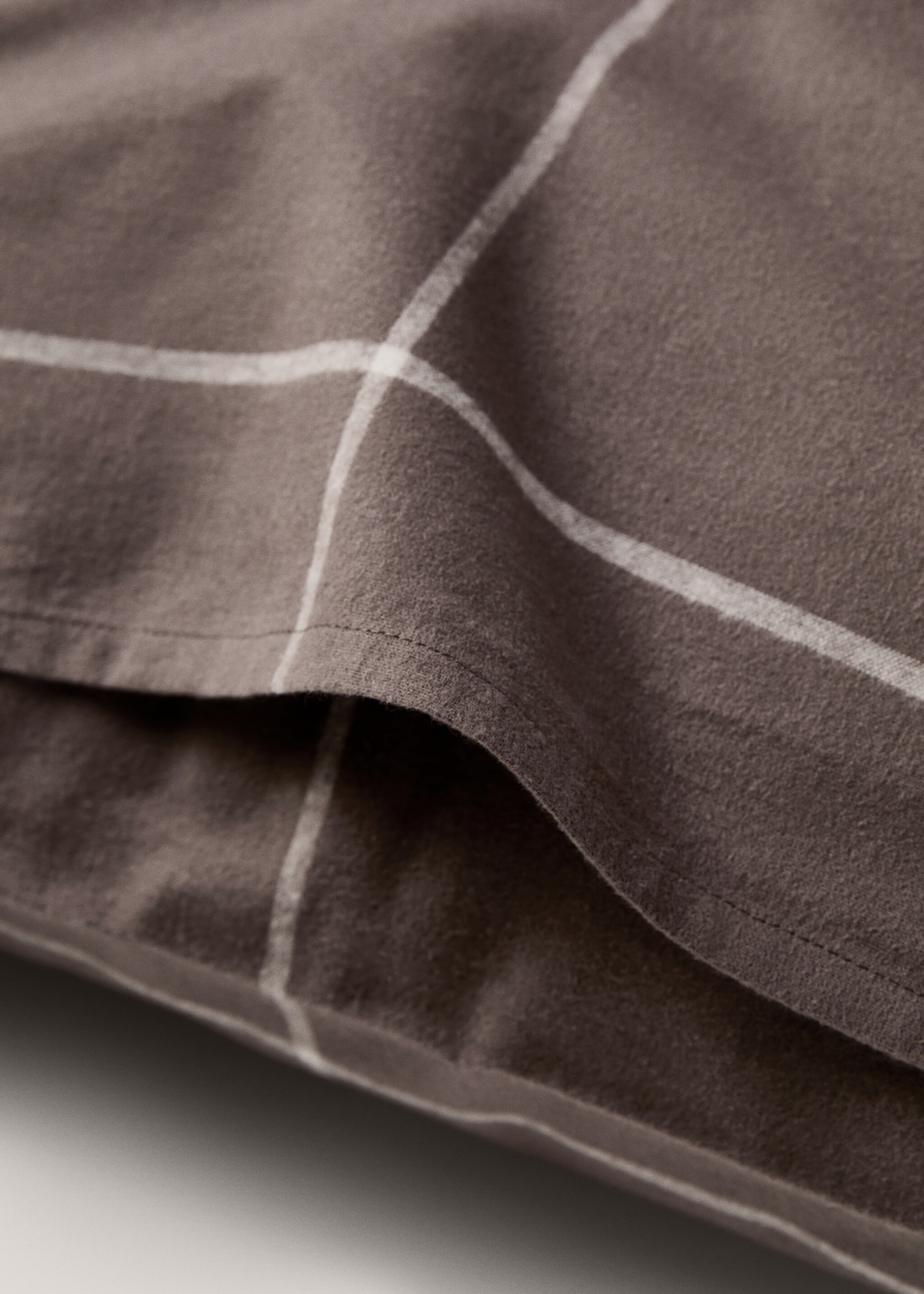 Cotton flannel checkered pillow cover 50x75cm - Details of the article 2, Chocolate. Ref: 77017666-00.