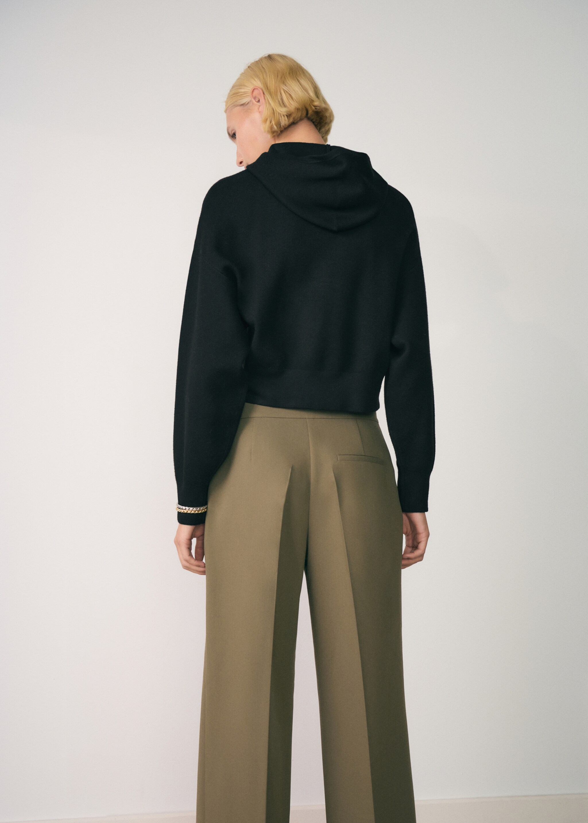 Hooded knit sweater - Reverse of the article, Black. Ref: 77017673-00.