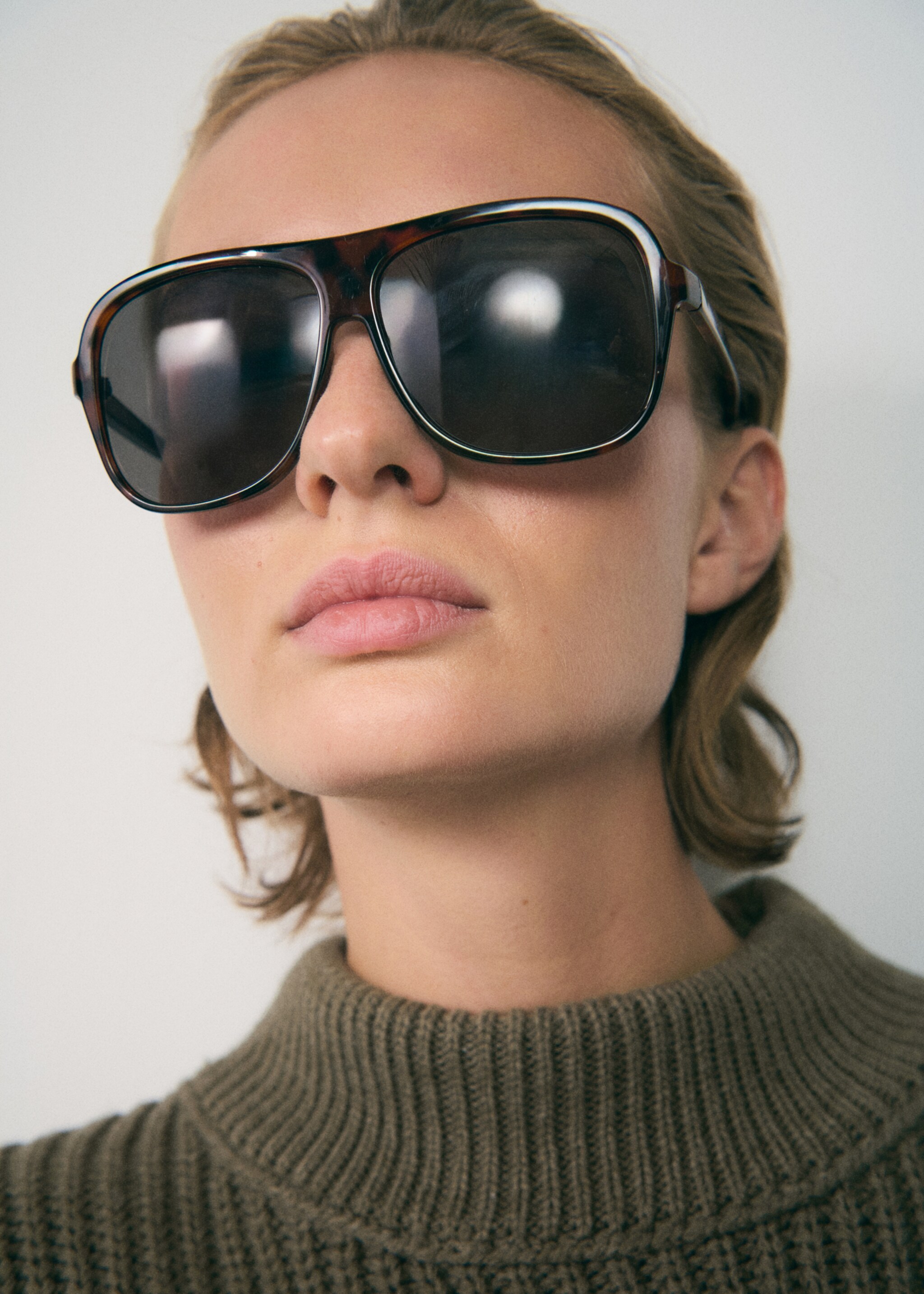 Buttons detail knit sweater - Details of the article 1, Khaki. Ref: 77017675-00.