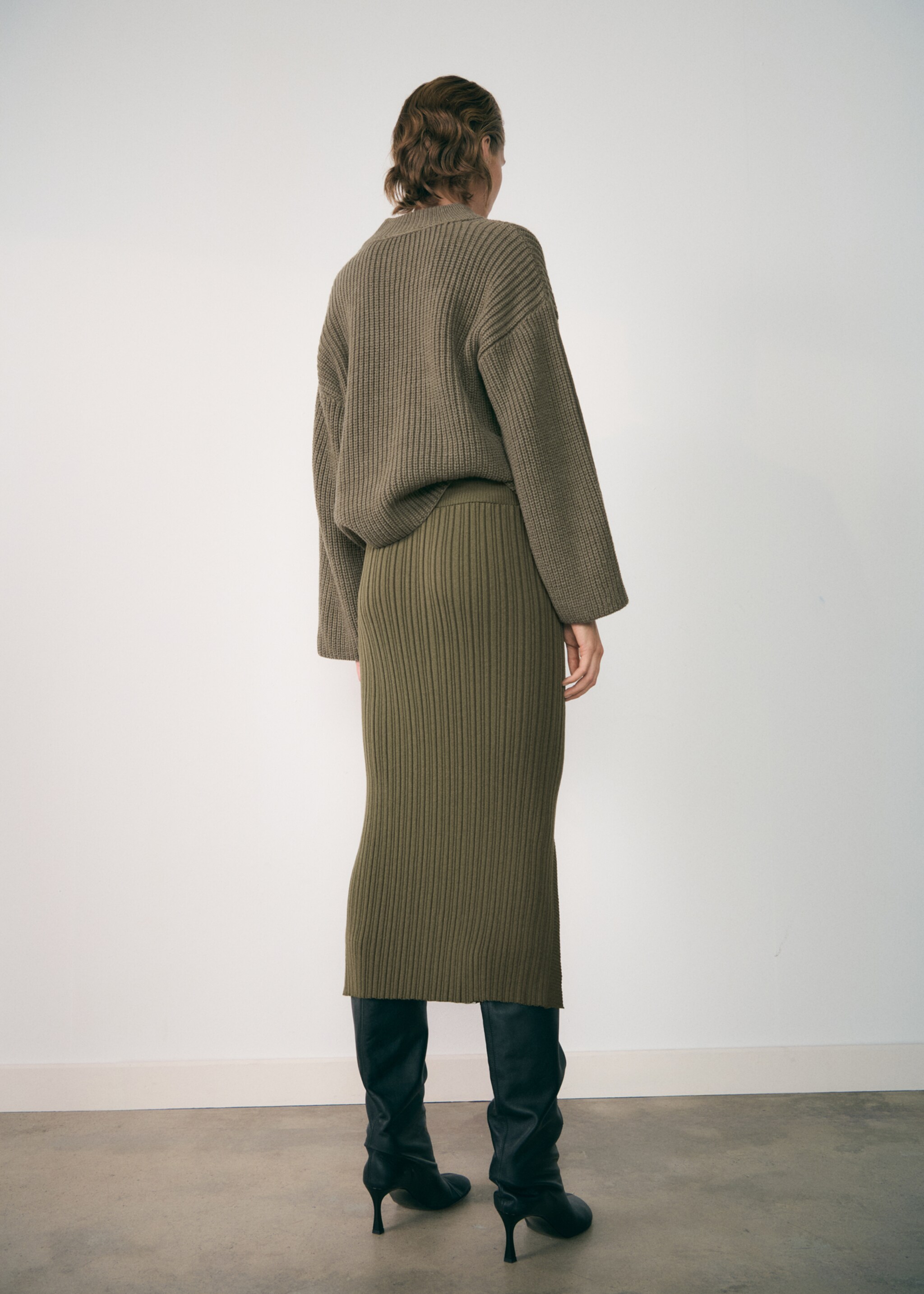 Buttons detail knit sweater - Reverse of the article, Khaki. Ref: 77017675-00.